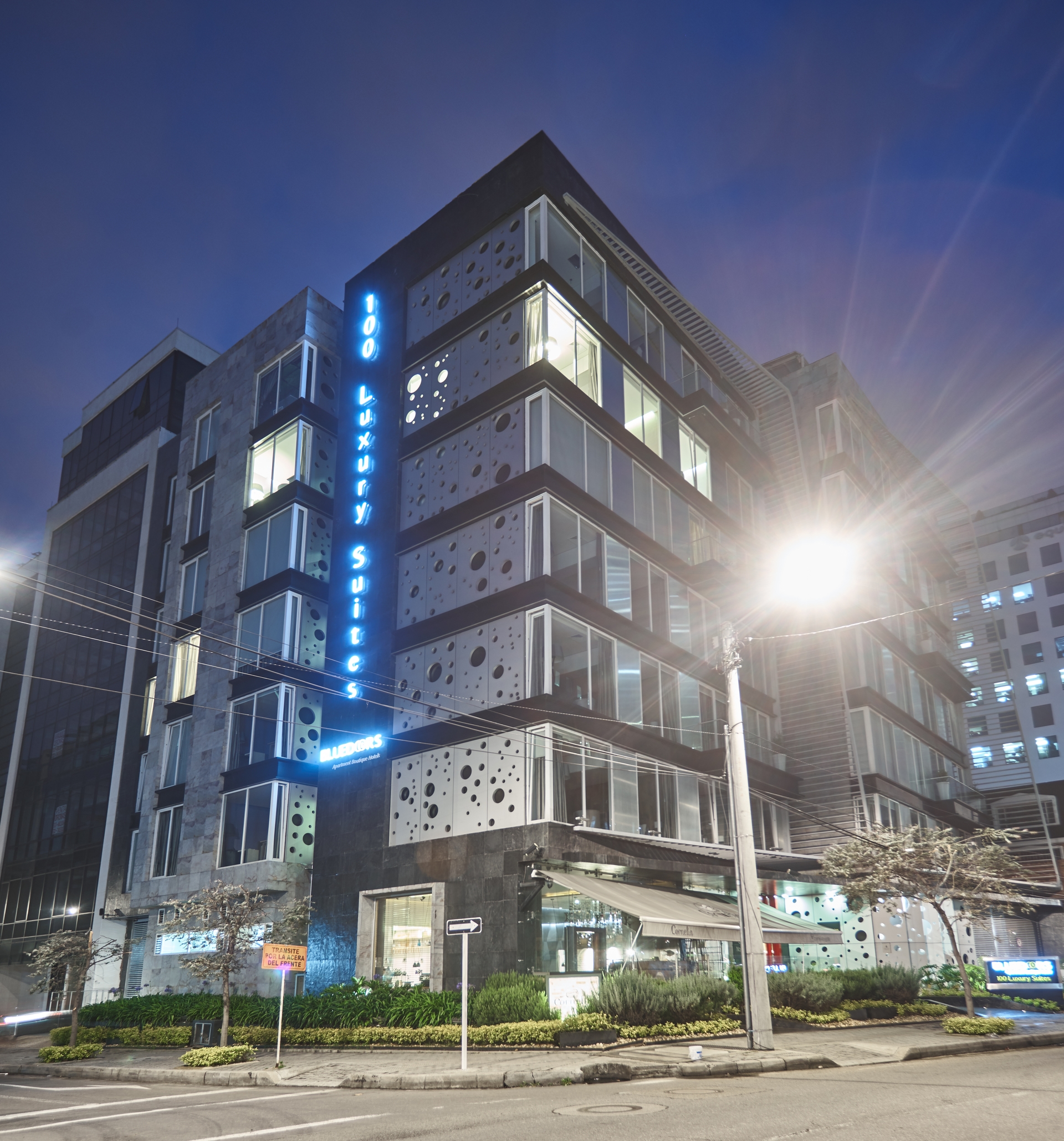 Hotel 100 Luxury Suites