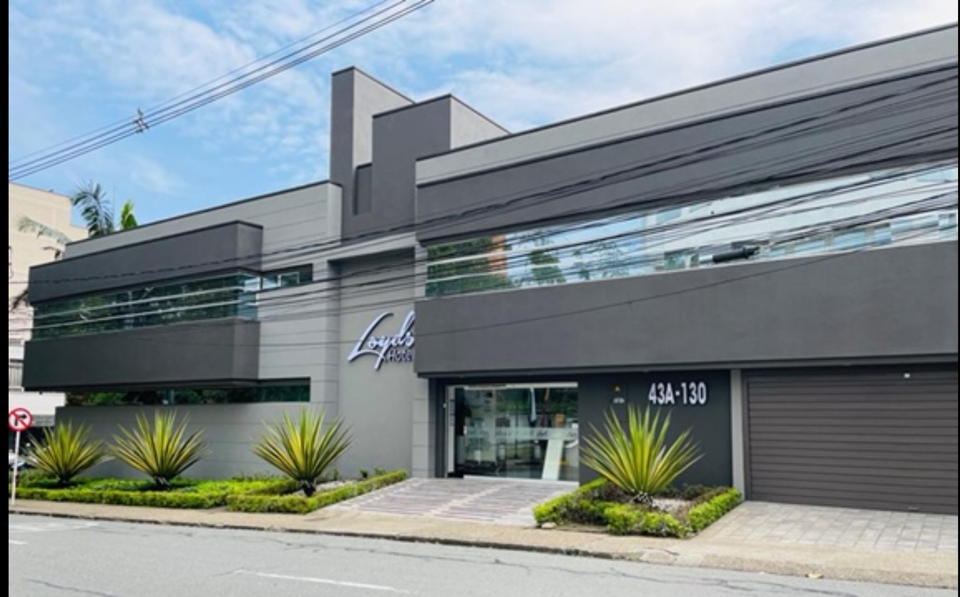 Loyds Hotel