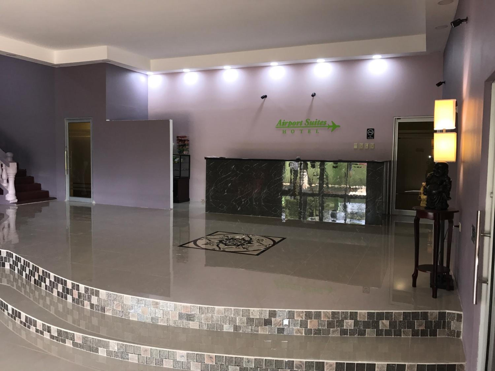 Foto de Airport Suites Hotel