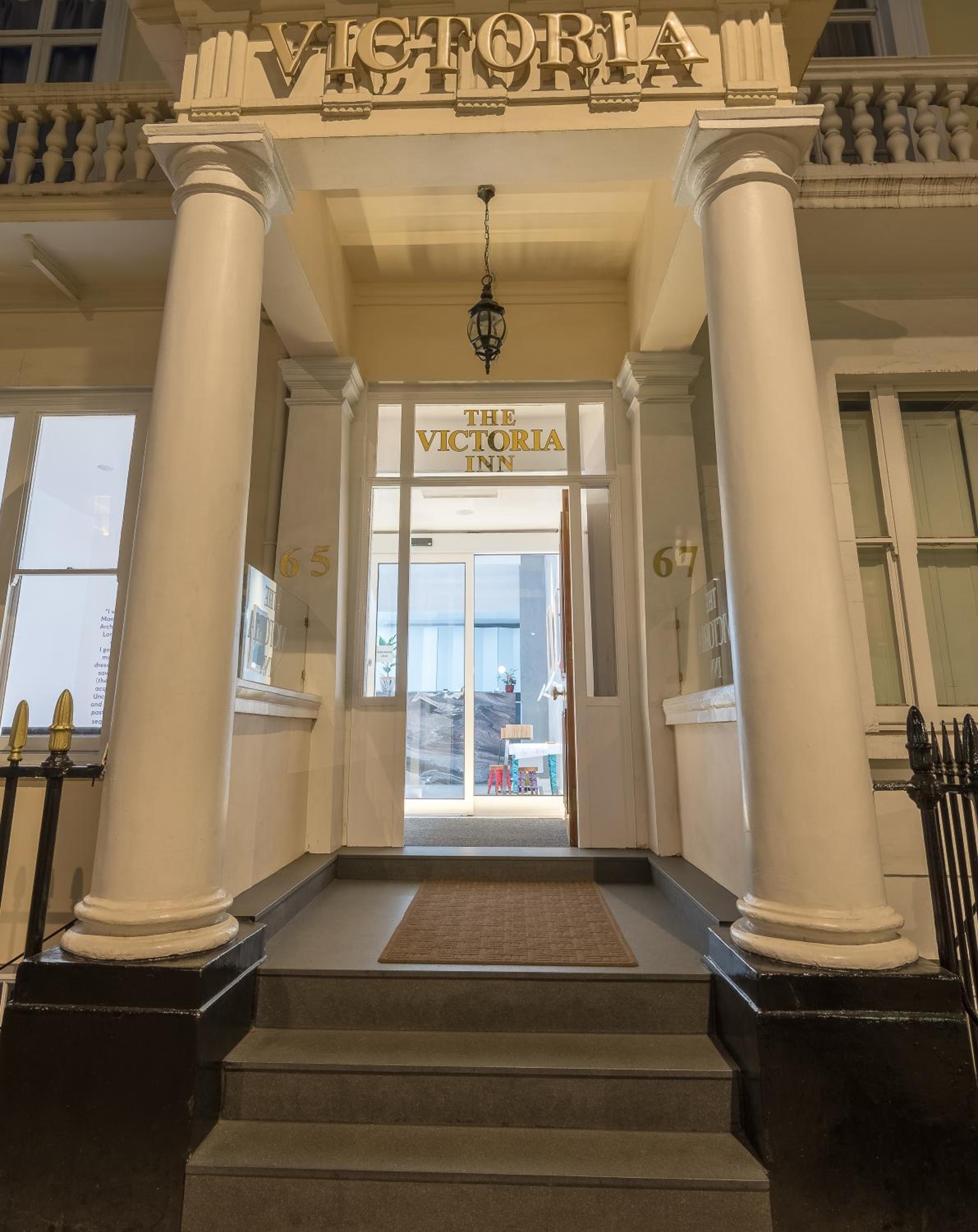 Victoria Inn London, London