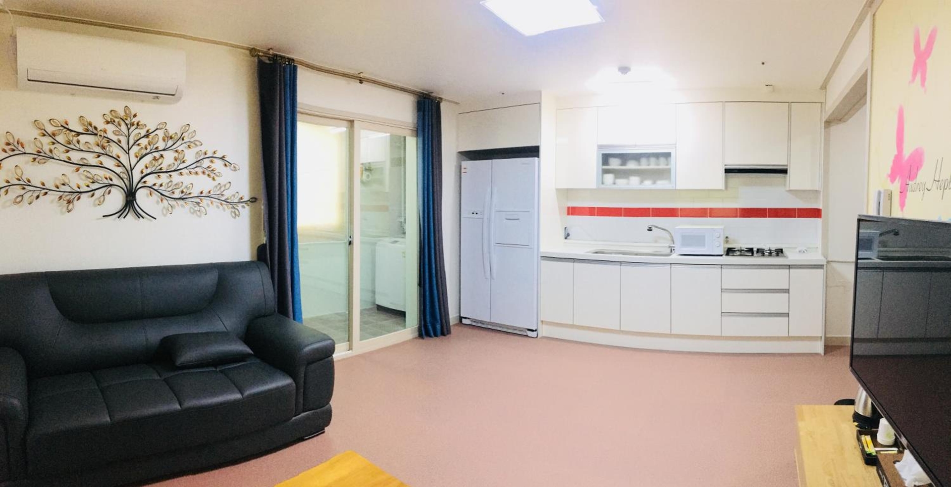 Foto de Hotel Joy near Camp Humphres