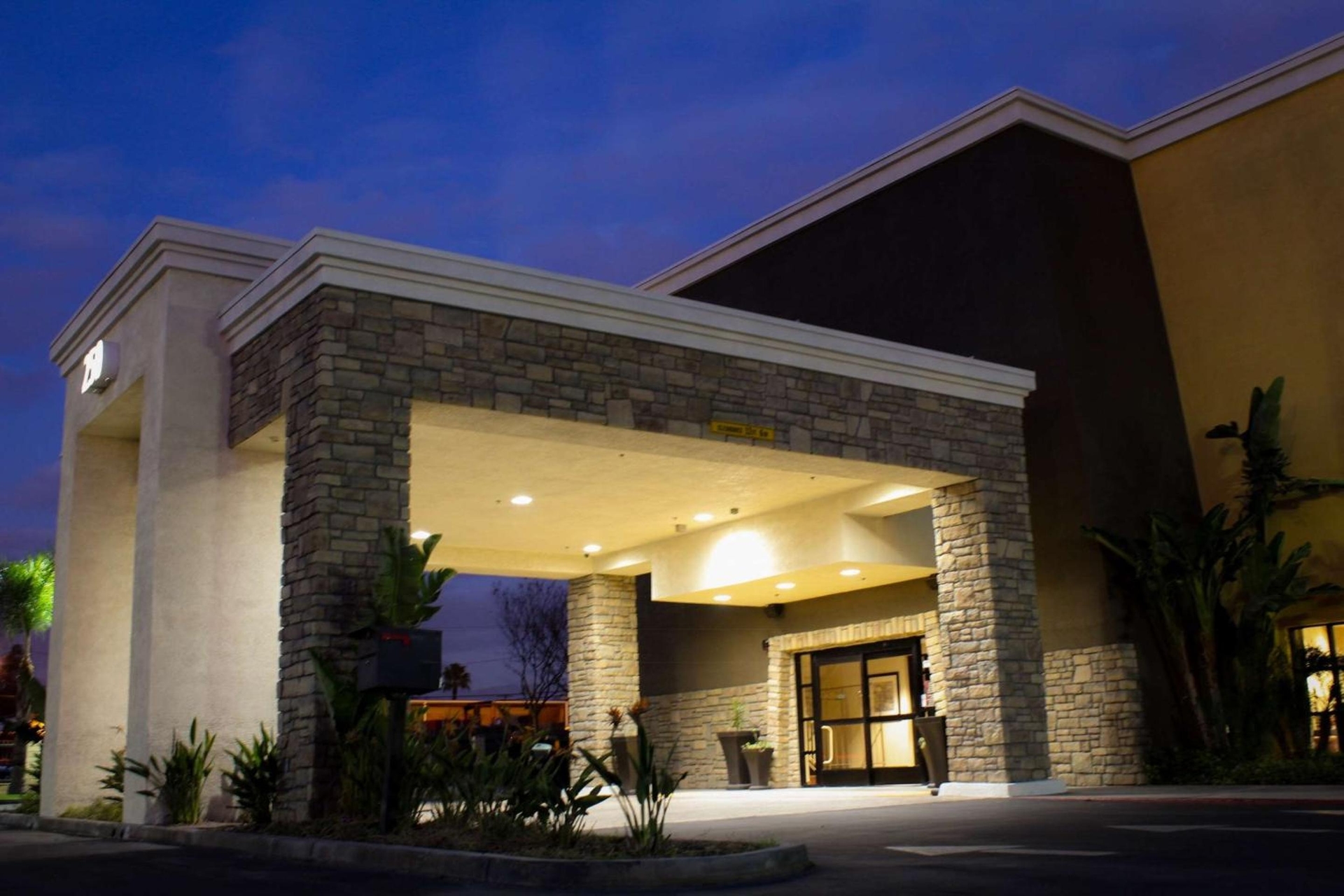 Best Western Plus Arrowhead Hotel, Colton