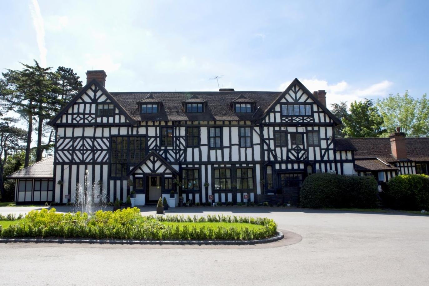 The Manor Elstree, Elstree