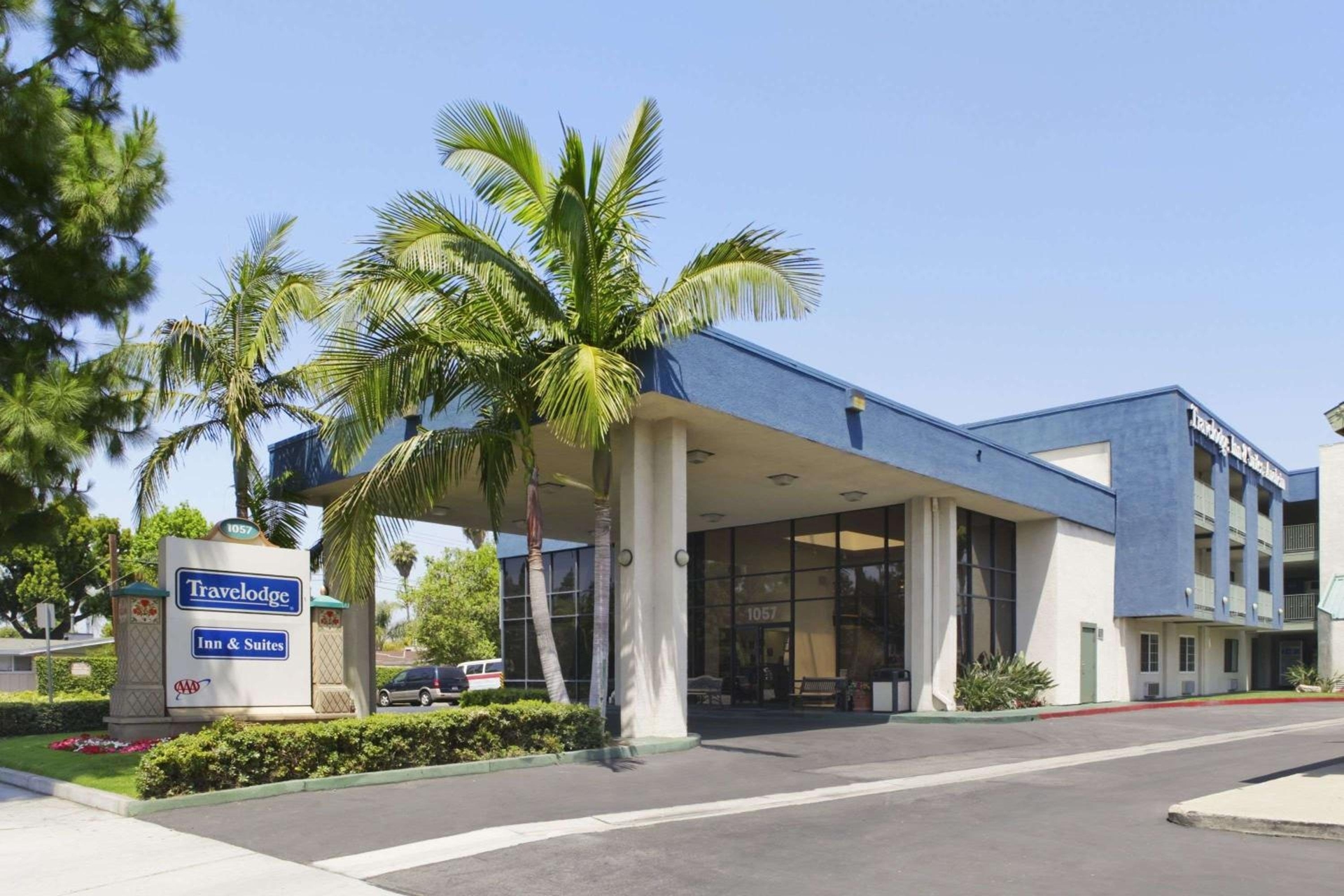 Travelodge Inn & Suites by Wyndham Anaheim on Disneyland Dr, Anaheim