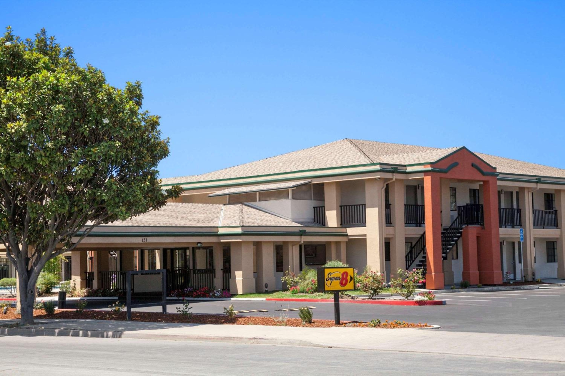 Super 8 by Wyndham Salinas, Salinas