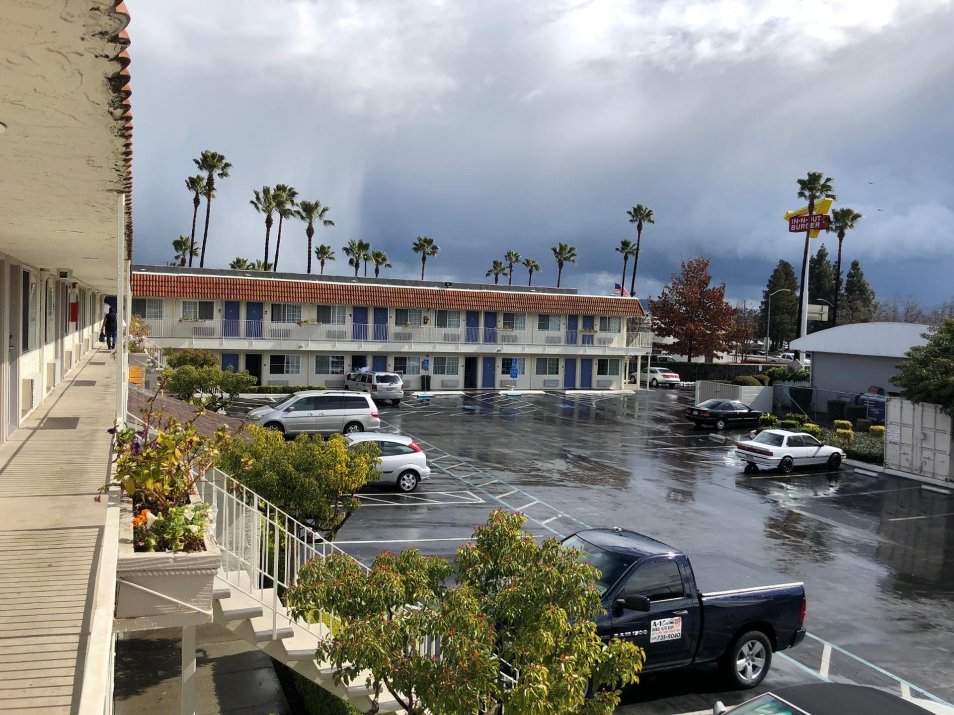 Gilroy Inn, Gilroy