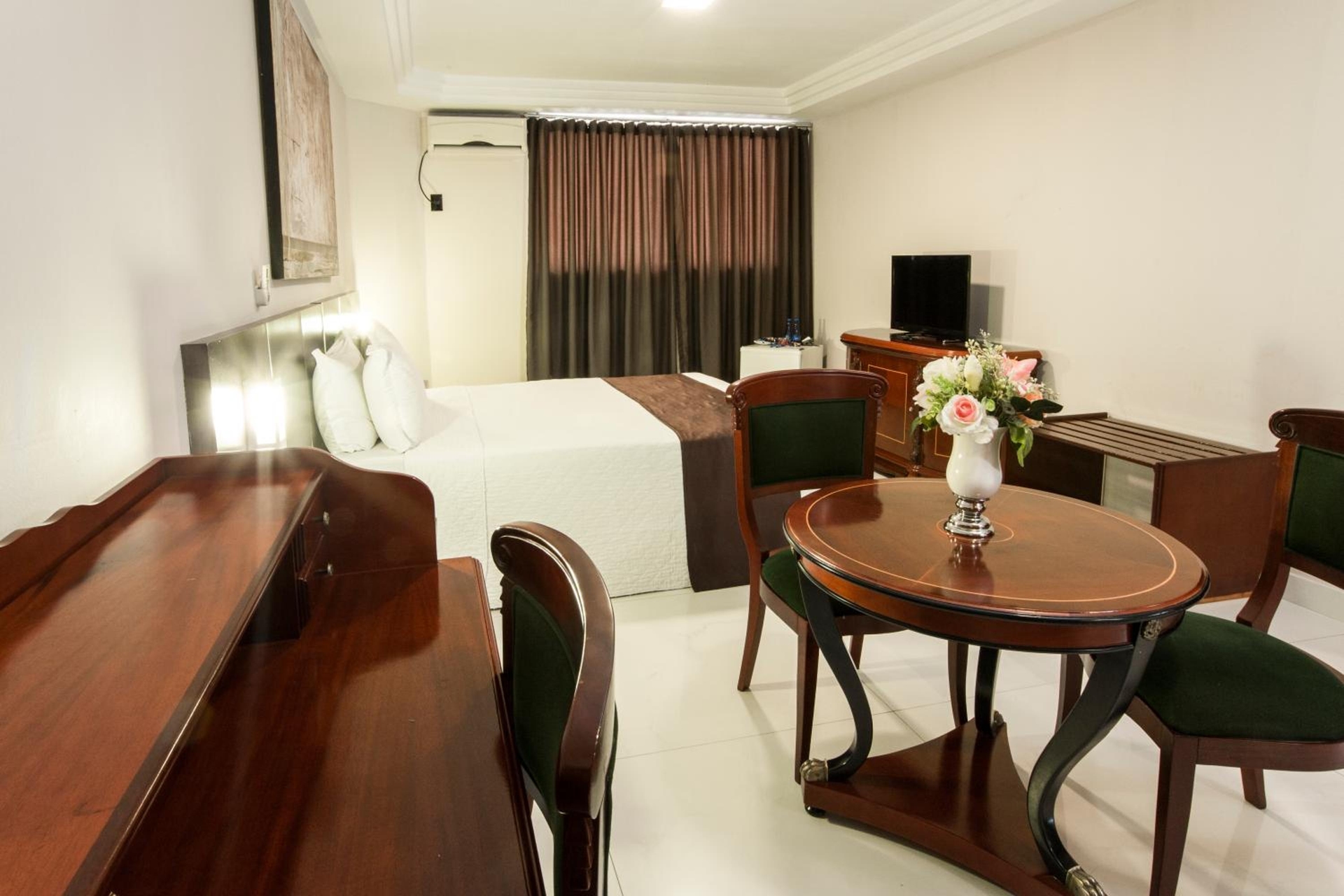 Foto de Crystal Plaza Hotel