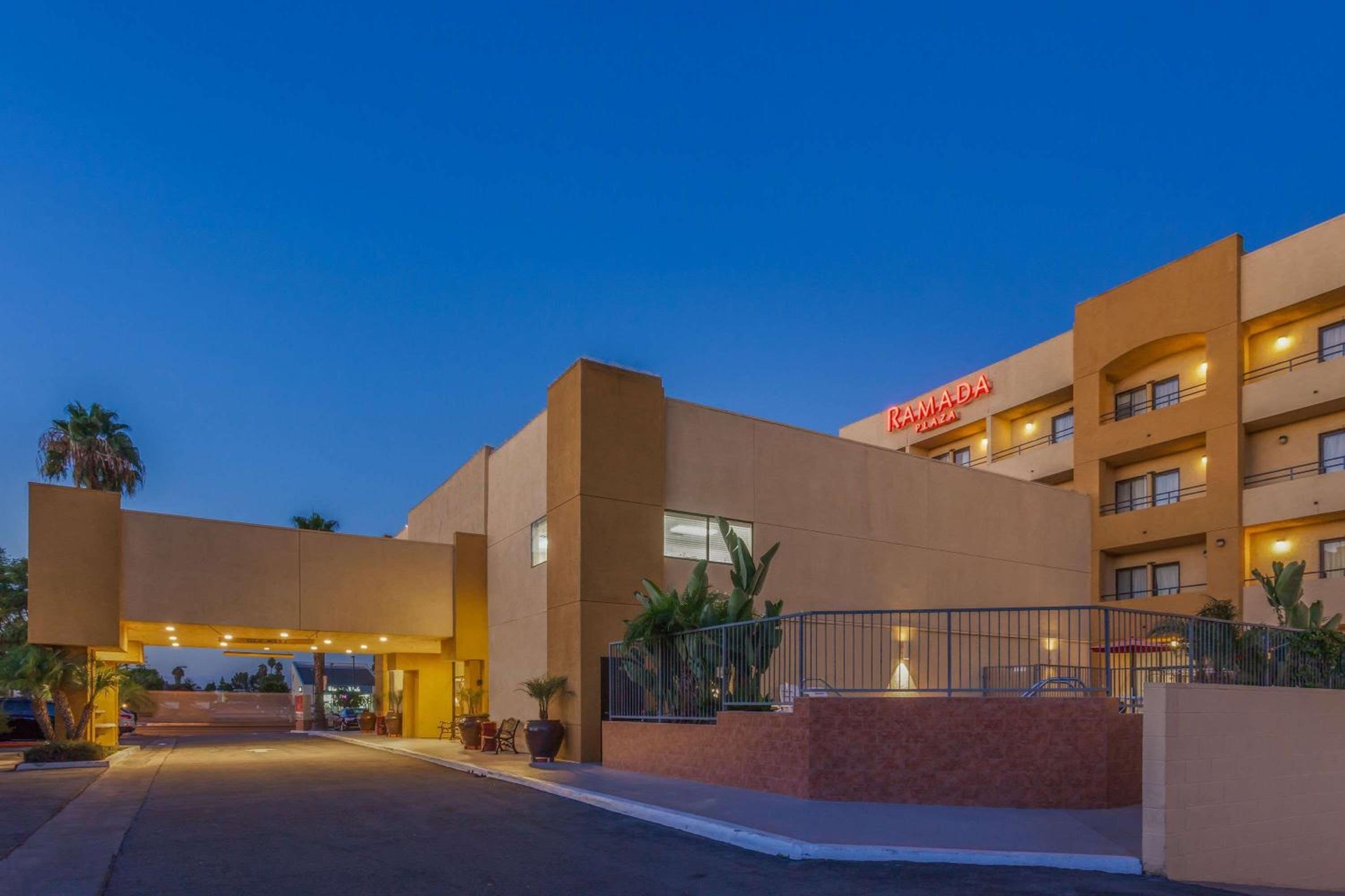 Ramada Plaza by Wyndham Garden Grove/Anaheim South, Anaheim