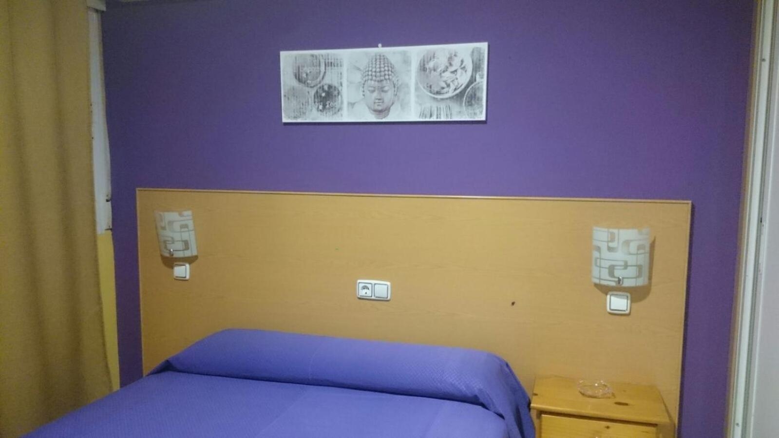 Hostal DS, Velilla de San Antonio