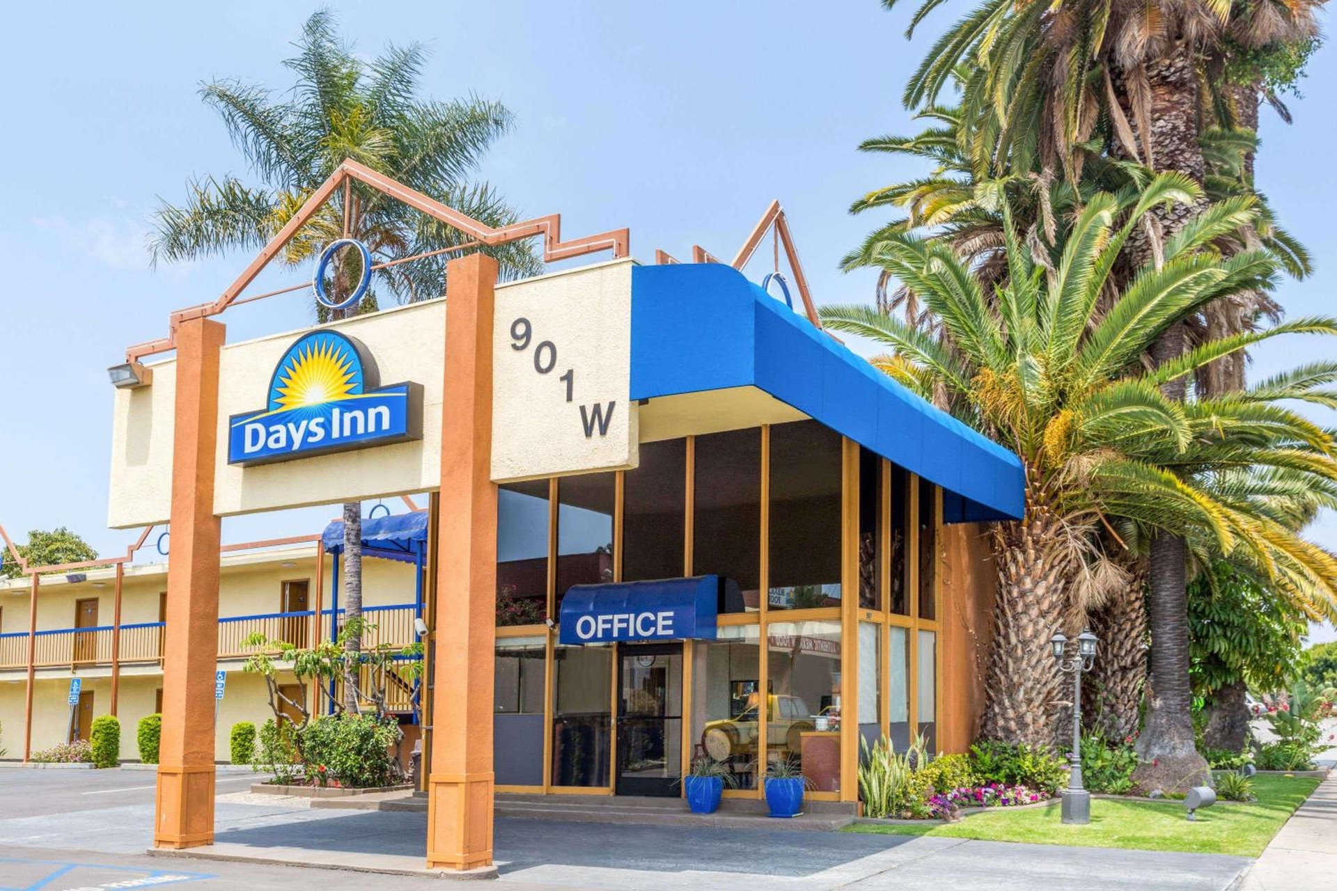 Days Inn by Wyndham Los Angeles LAX Airport Stadium Area, Inglewood