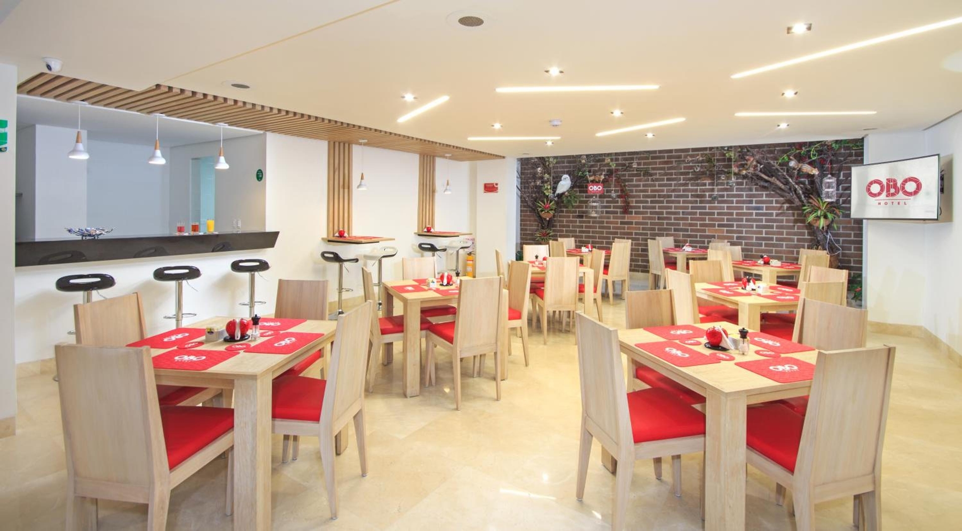 Obo Hotel, Laureles