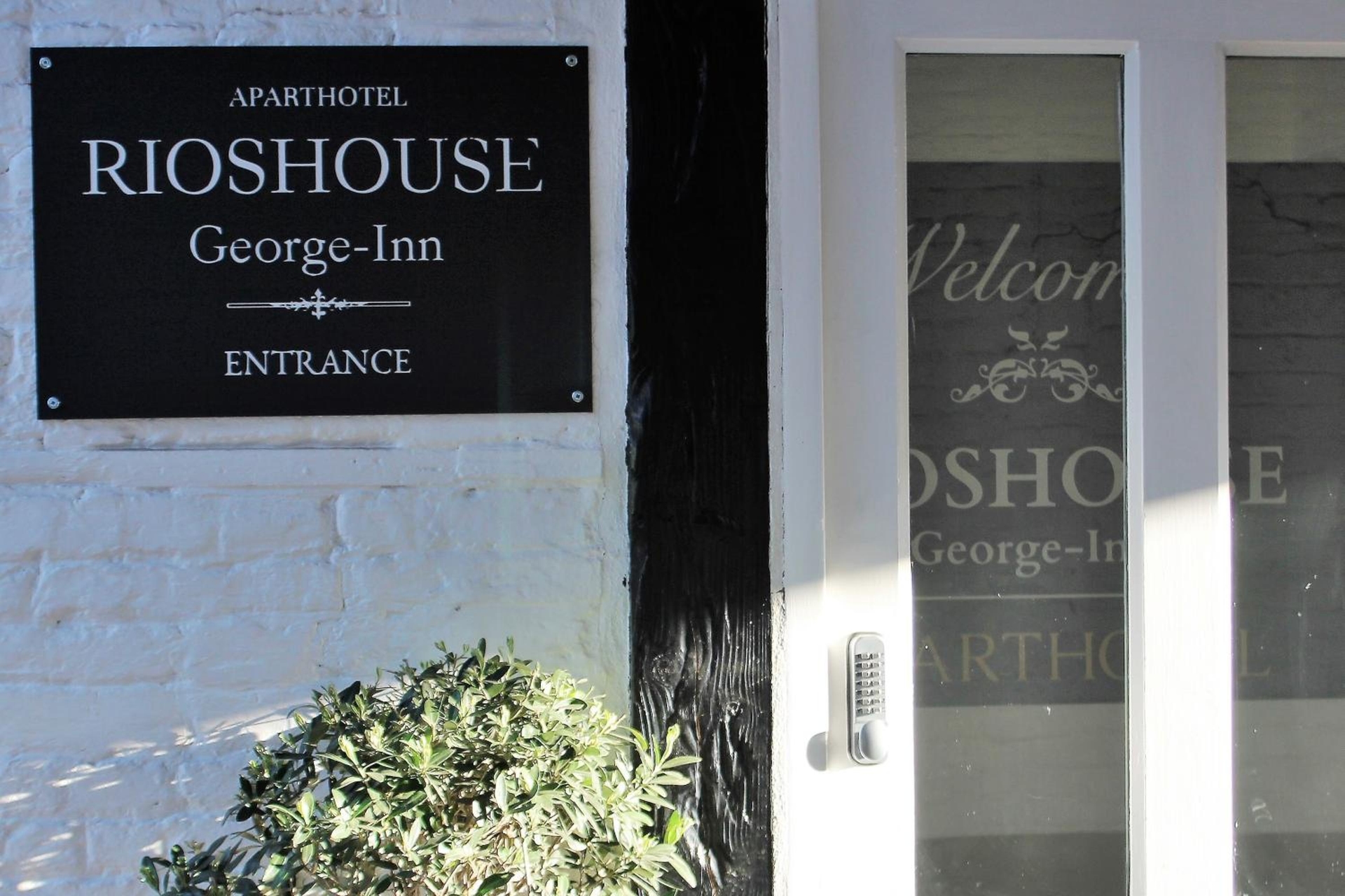 RIOSHOUSE George-Inn, Gerrards Cross