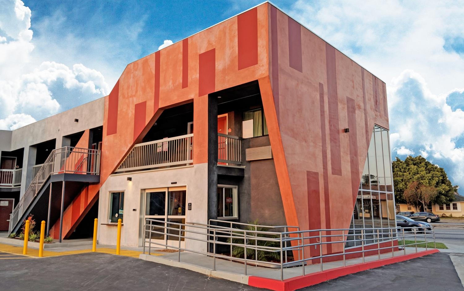 Epic Hotel, Pico Rivera