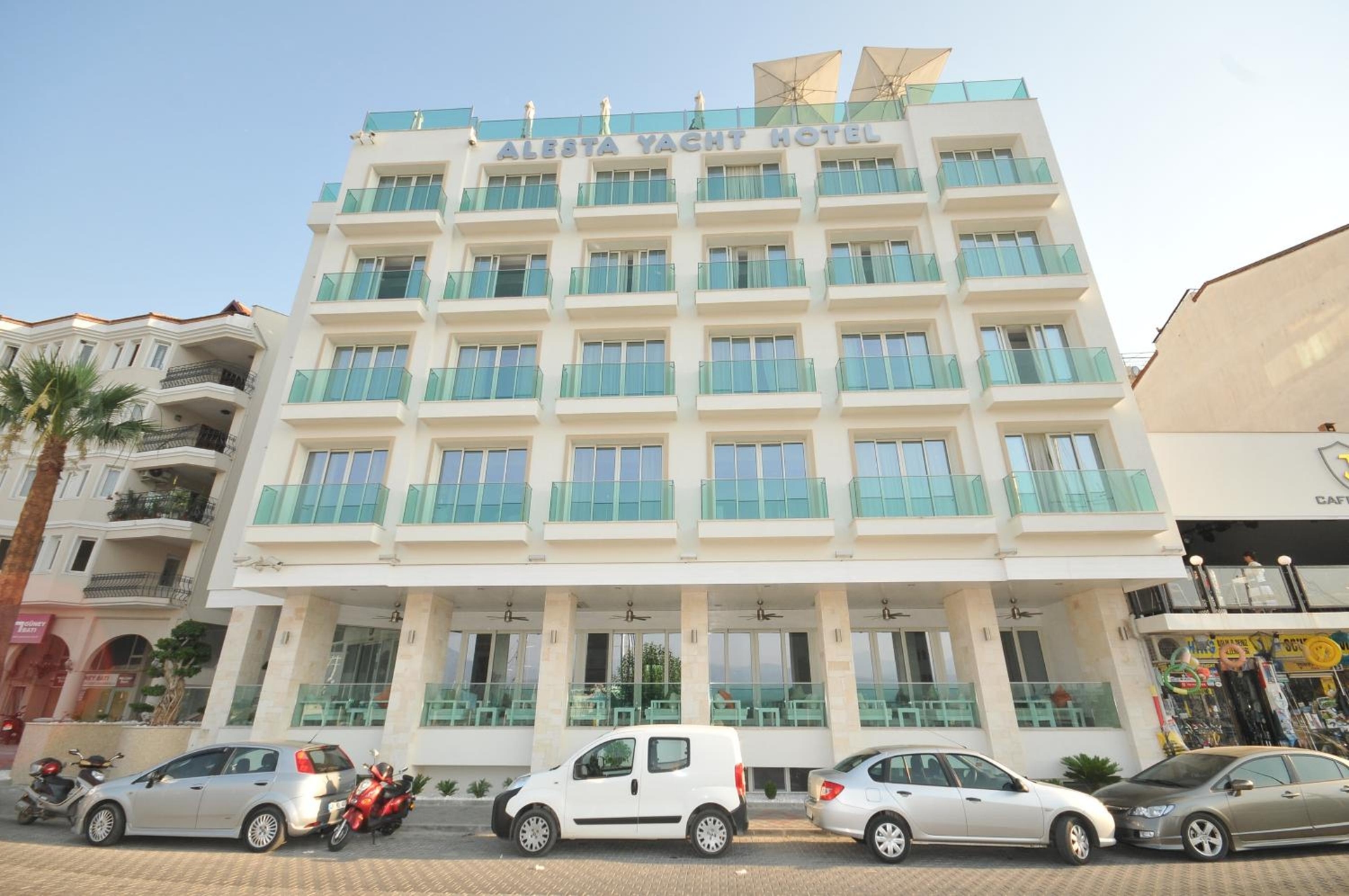 Alesta Yacht Hotel