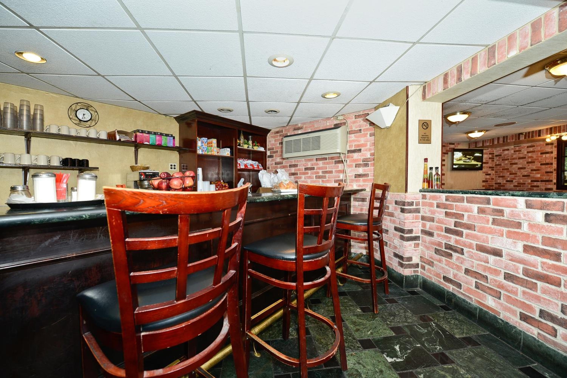Foto de Howard Johnson by Wyndham Newark Airport