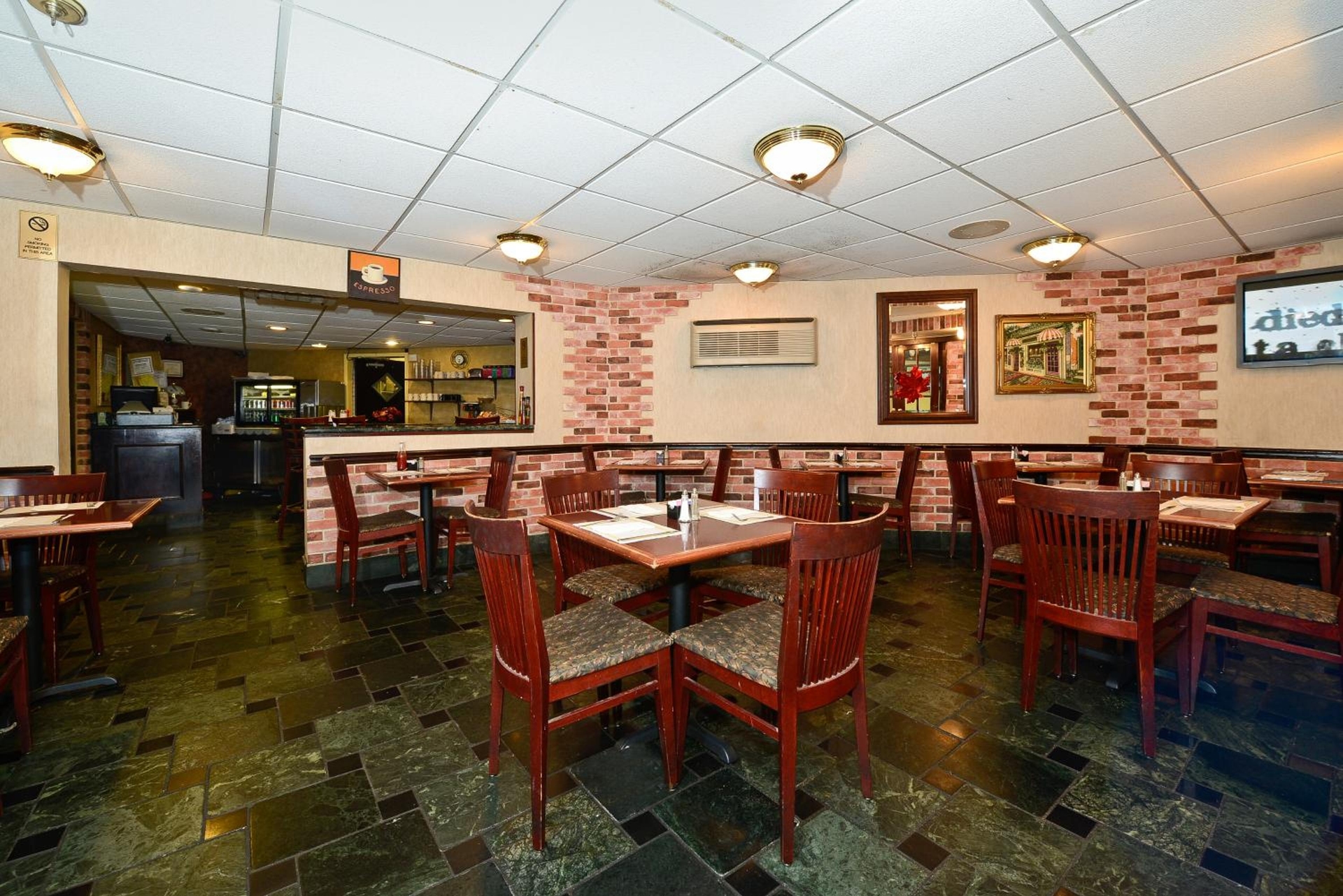 Foto de Howard Johnson by Wyndham Newark Airport