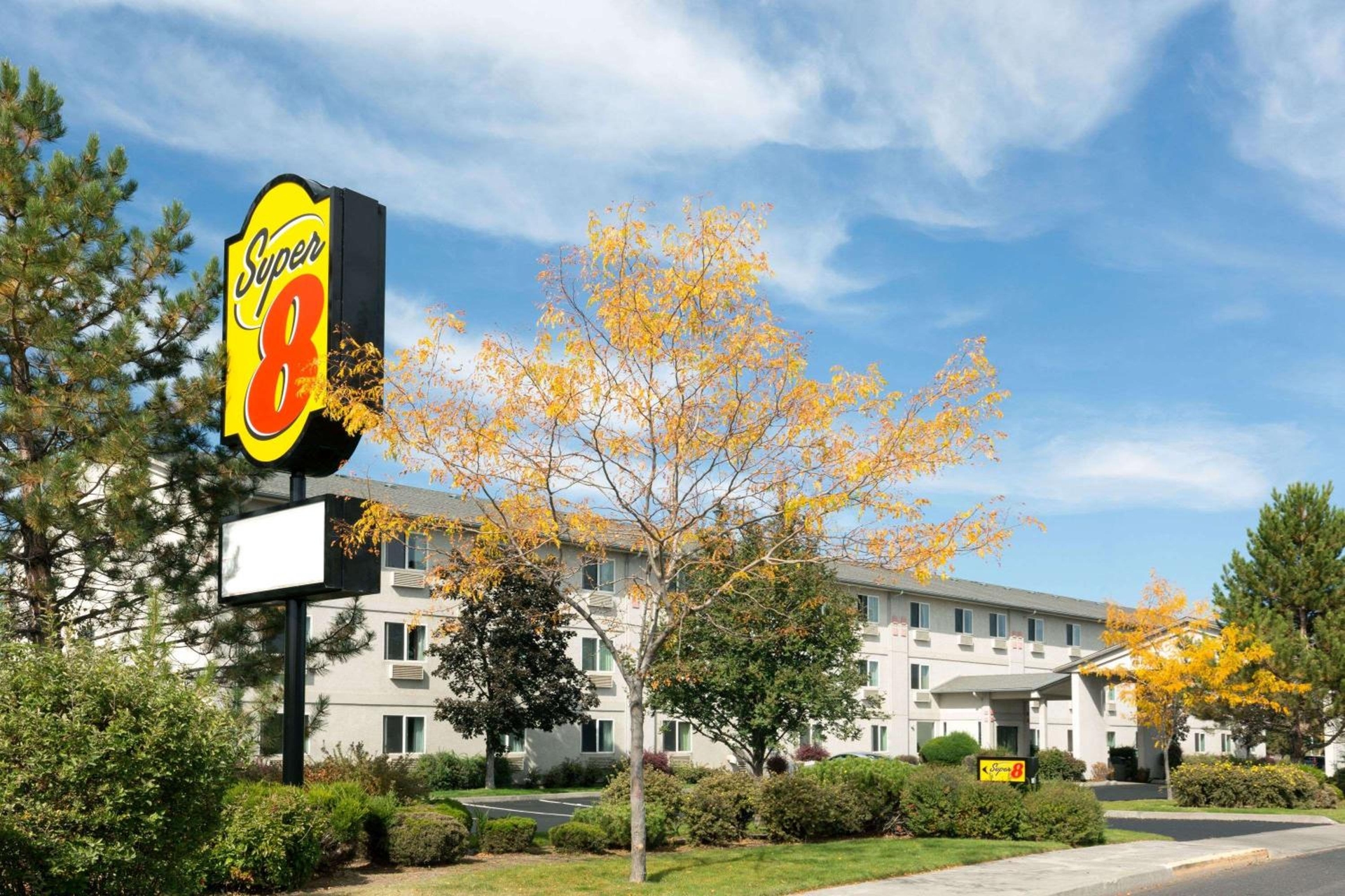 Super 8 by Wyndham Redmond, Redmond