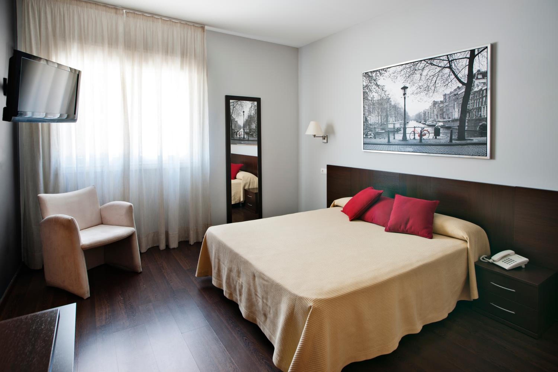 Hostal T4, Paracuellos de Jarama