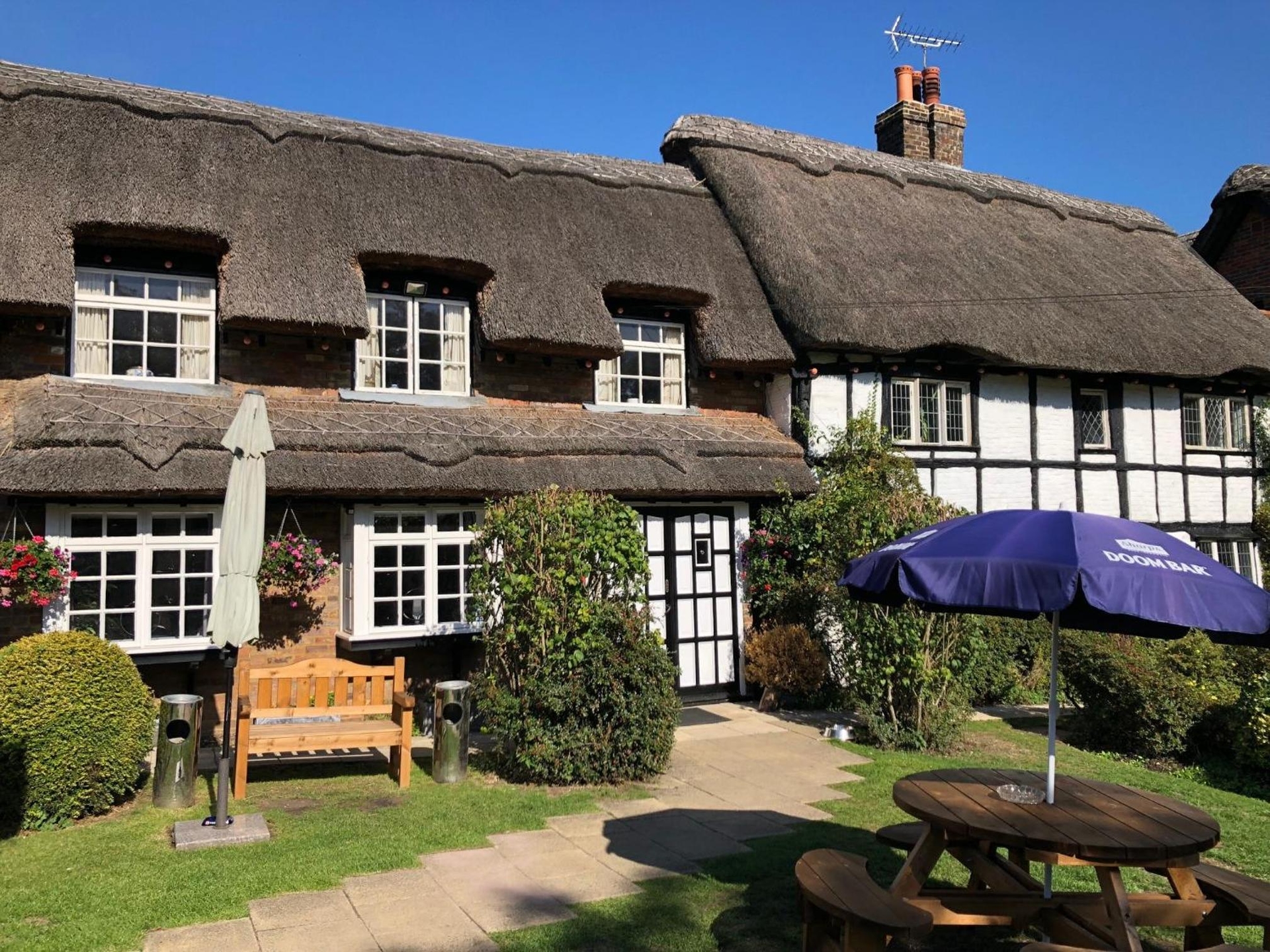 Old Hunters Lodge Whipsnade Limited, Whipsnade
