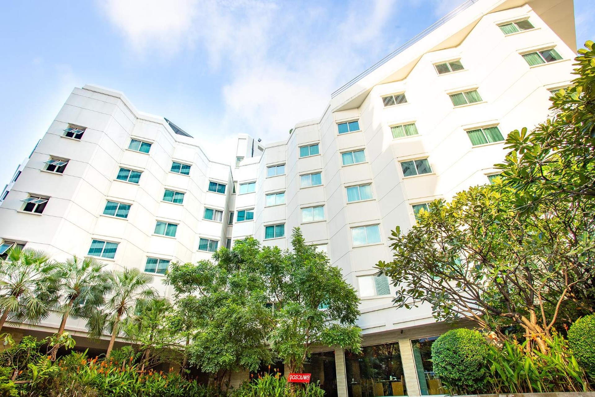 Graceland Bangkok by Grace Hotel