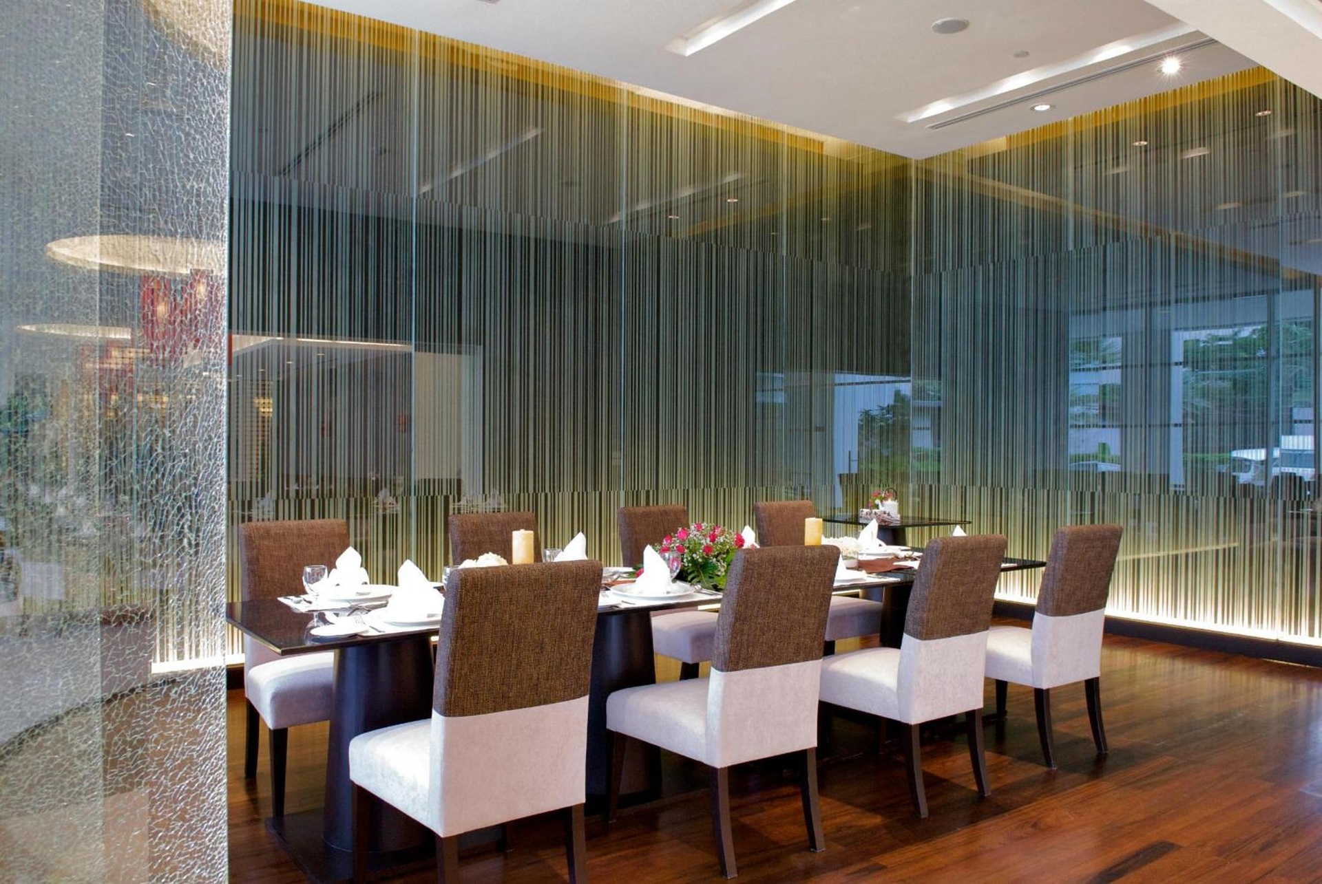 Foto de The Narathiwas Hotel & Residence Sathorn Bangkok