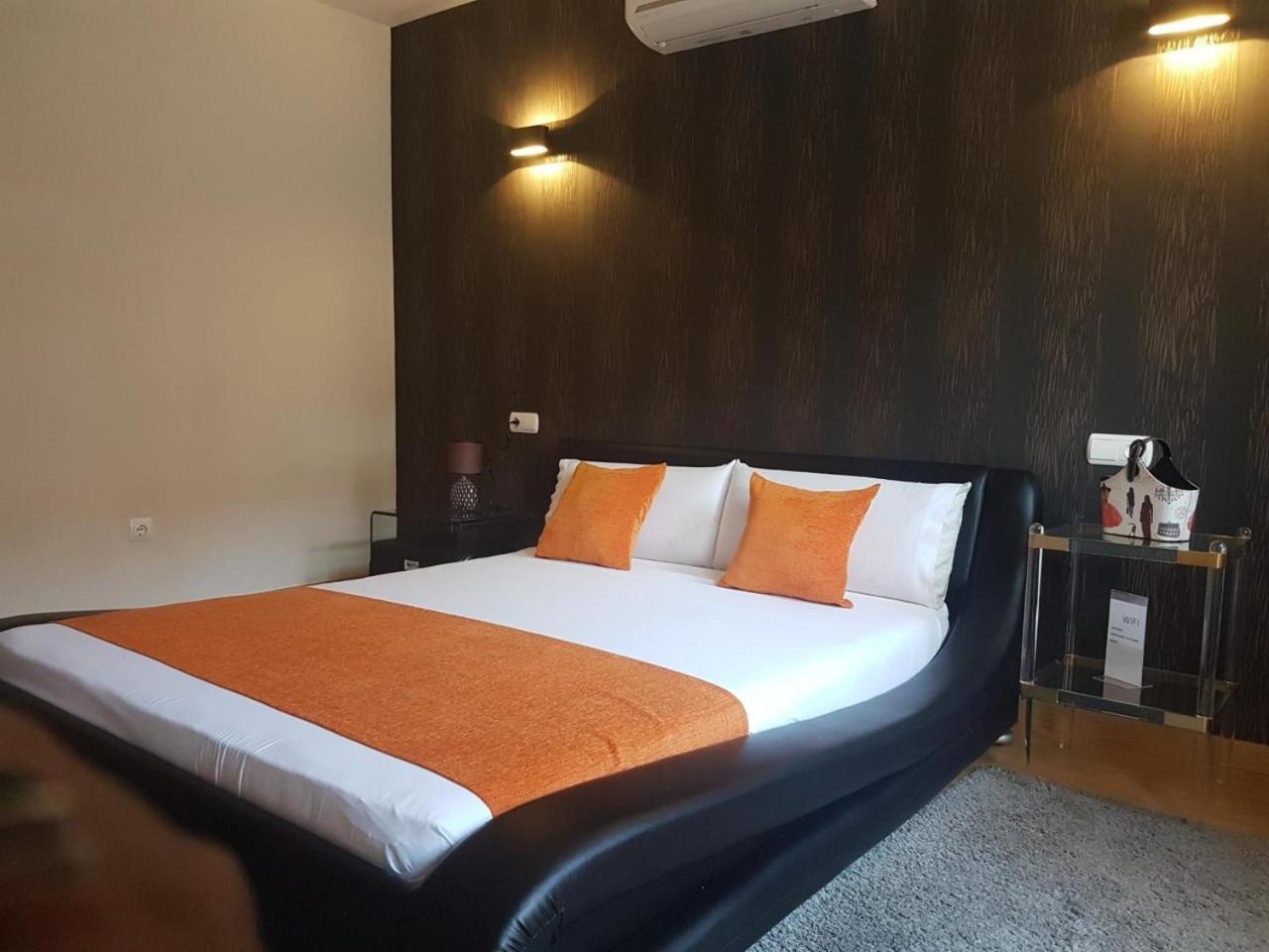 APARTAMENTOS SANTA JULIANA, Madrid