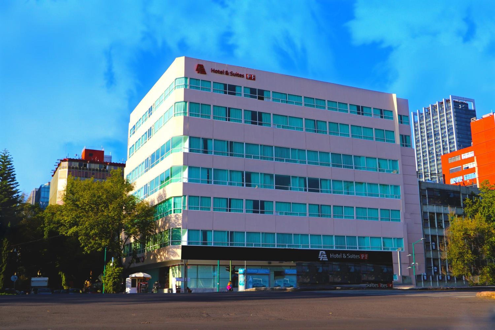 Hotel & Suites PF