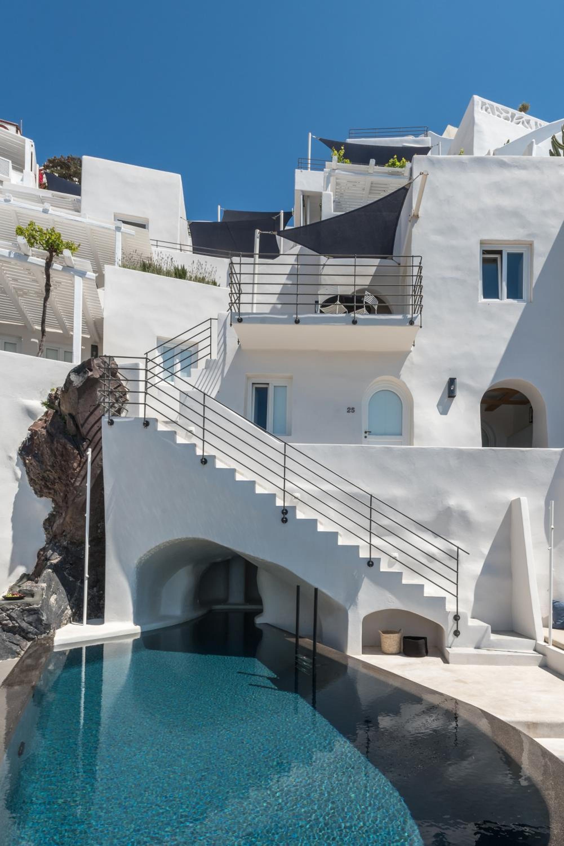 Porto Fira Suites