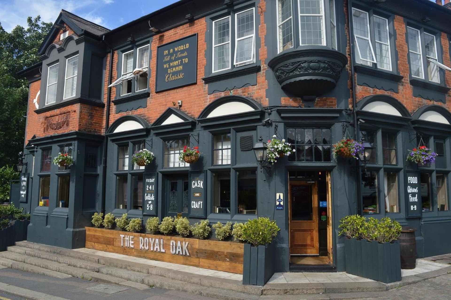 The Royal Oak, Woodford