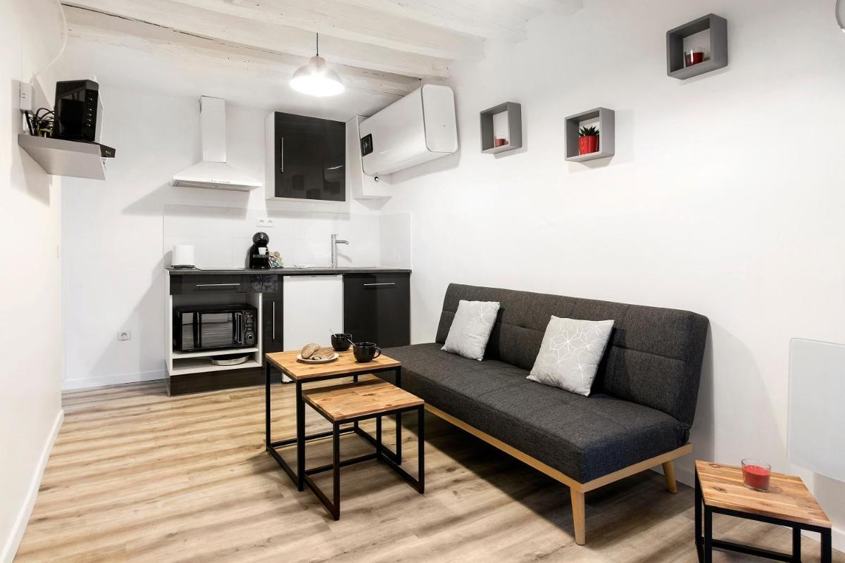 Refurbished Central Paris Flat by GuestReady