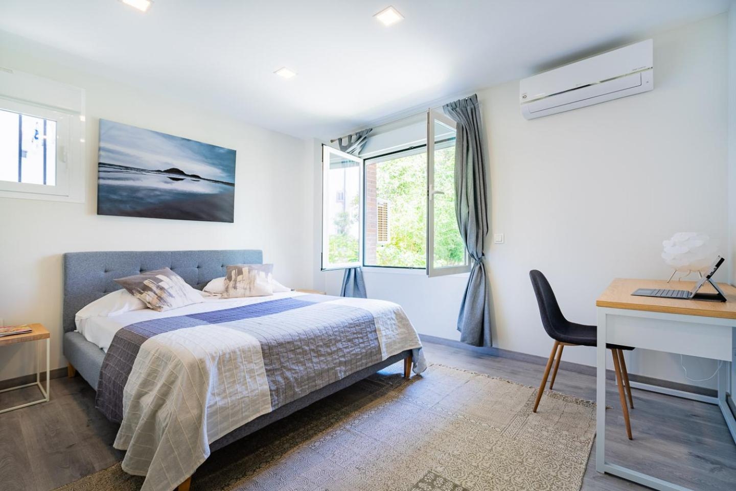 Exclusive quietness in the heart of Madrid with Public Parking, Breakfast, 2 bathrooms, Madrid
