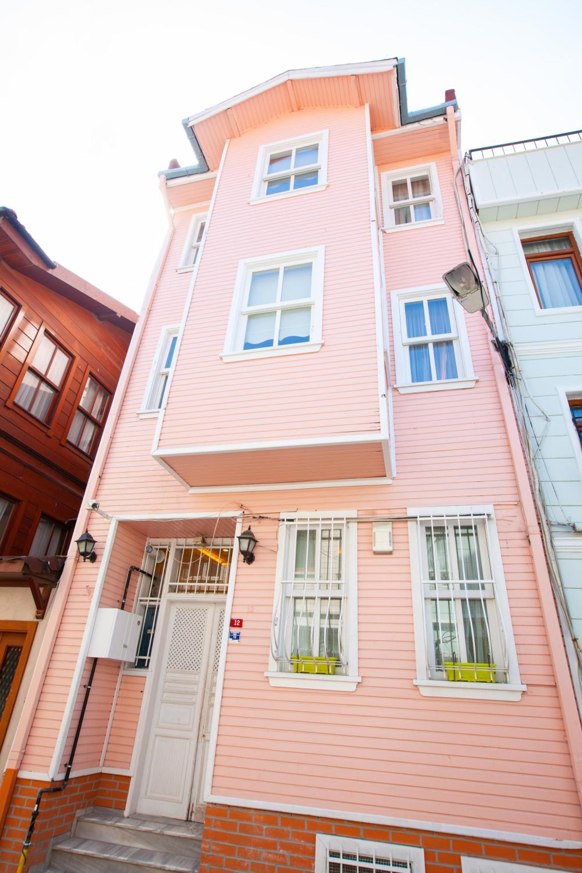 Rose Mansion by Otantik Suites