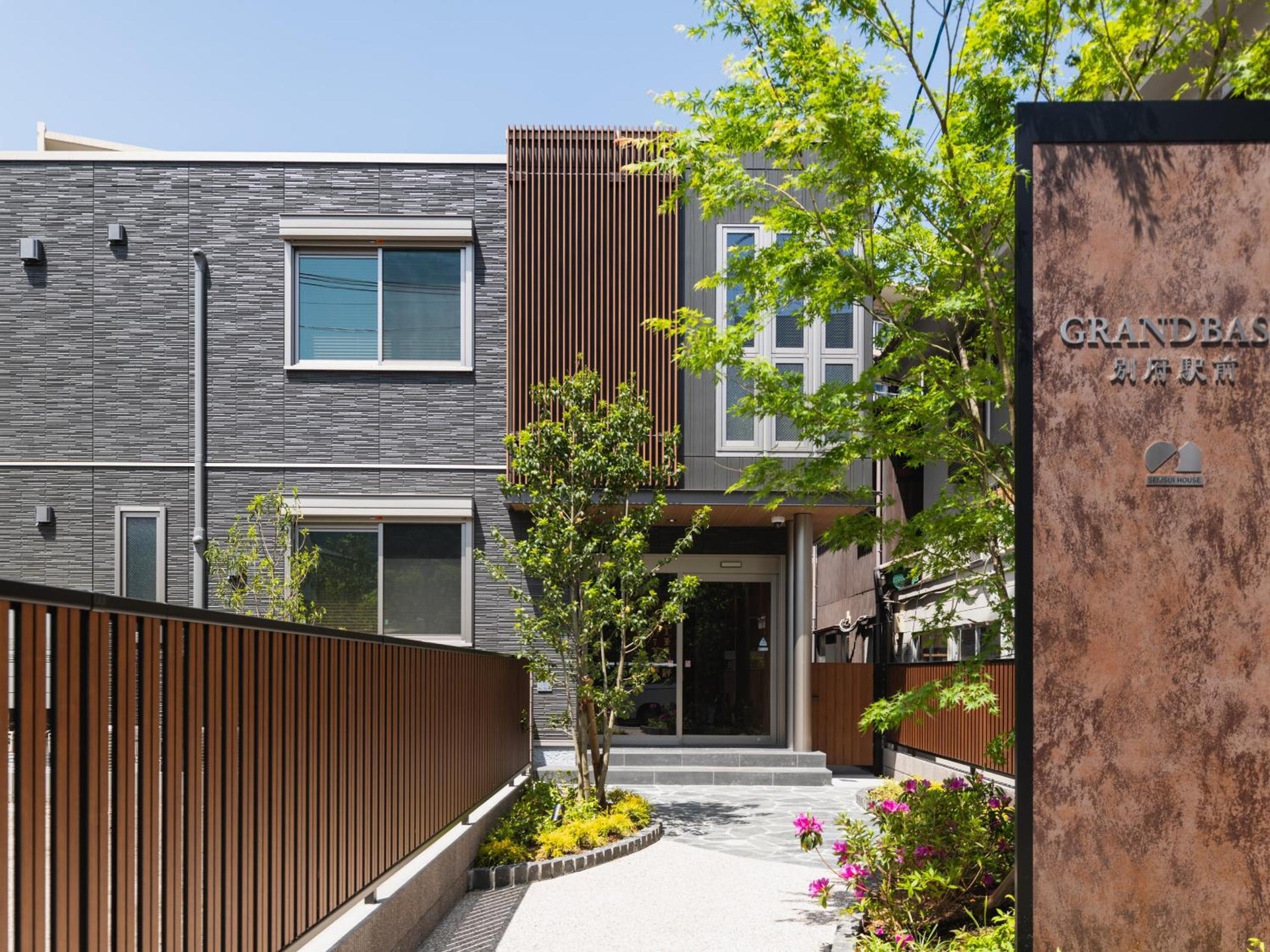 GRAND BASE Beppu Ekimae