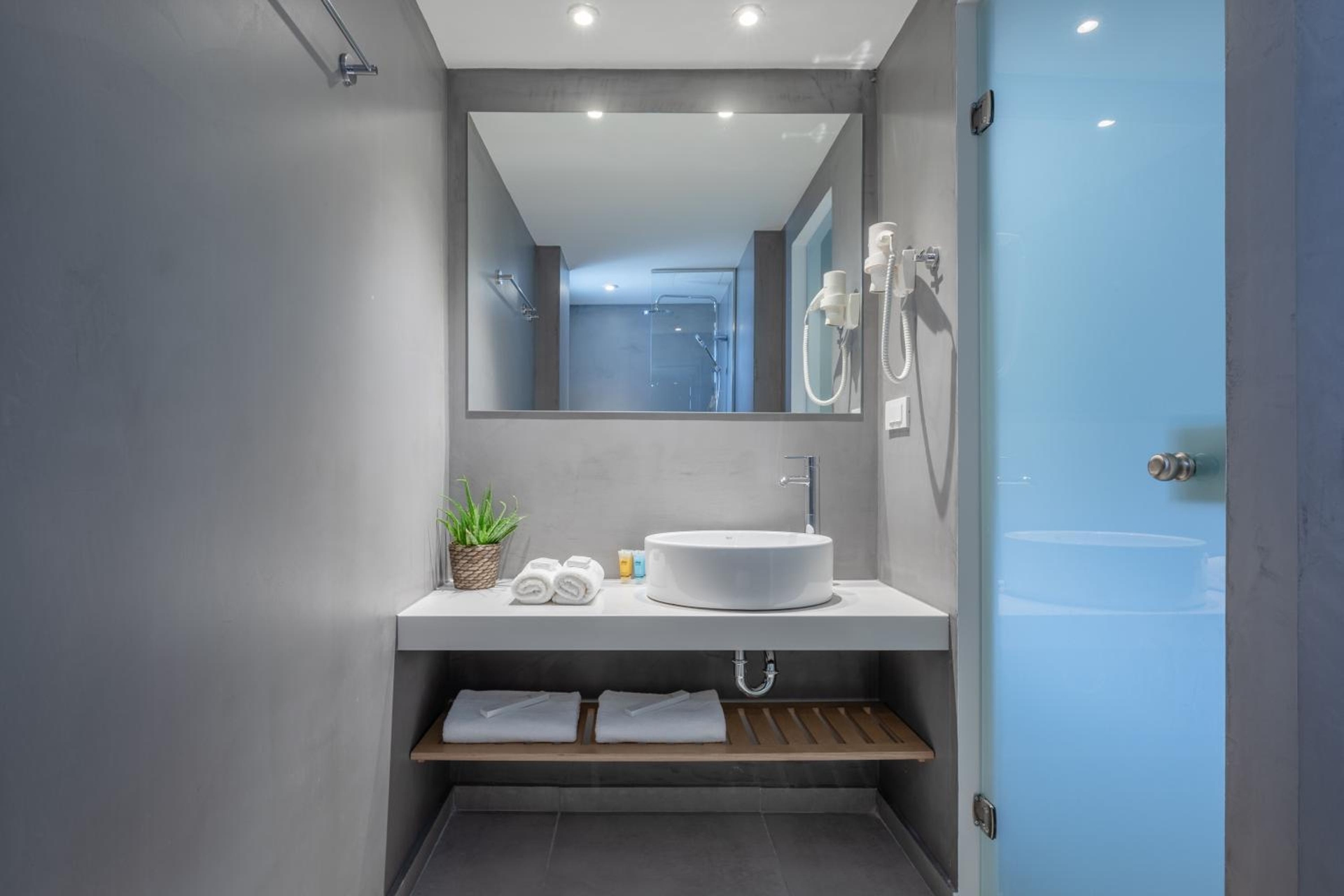 Foto de Hotel Avra by Smile hotels - Free Airport Shuttle