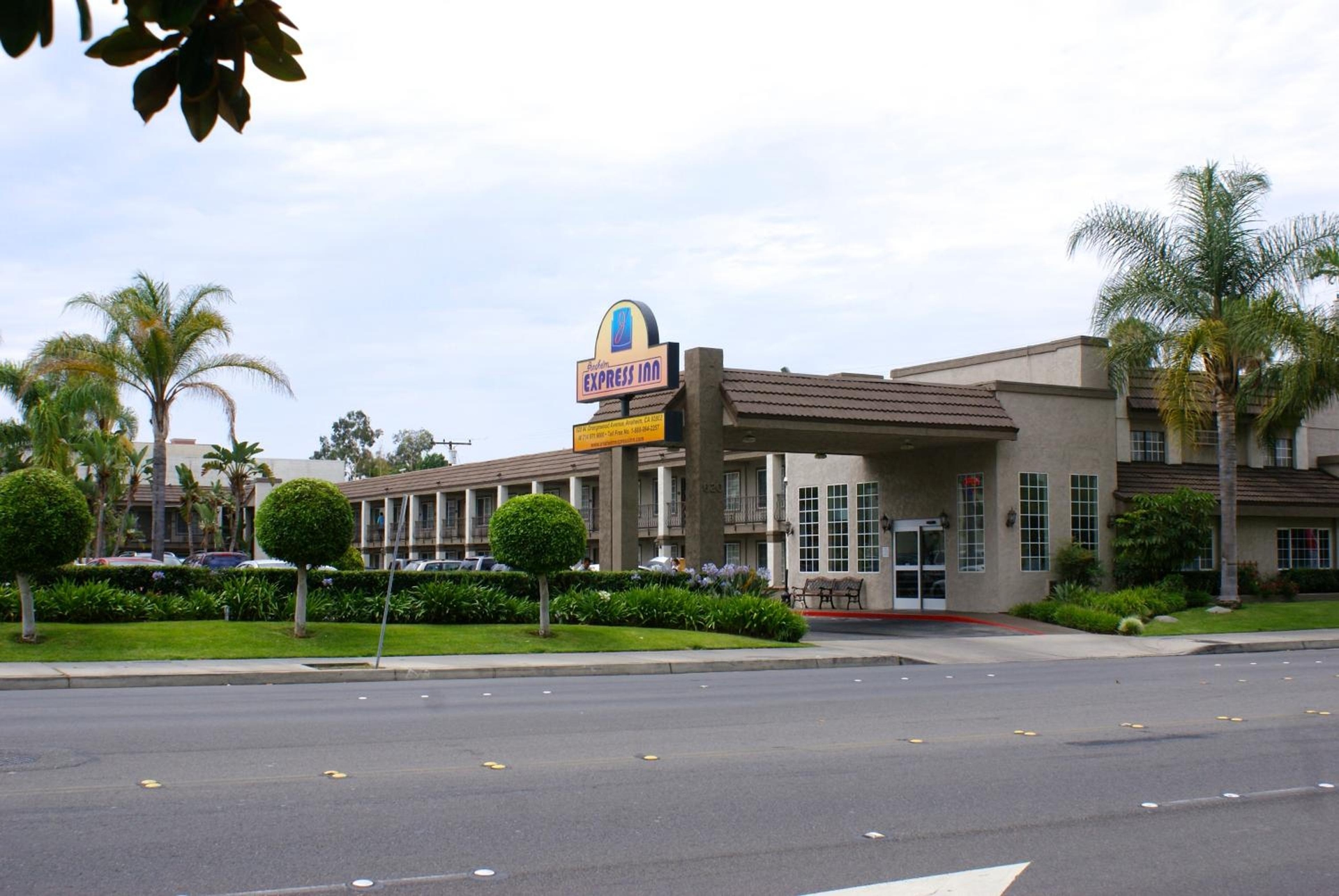 Queens Inn Anaheim, Anaheim