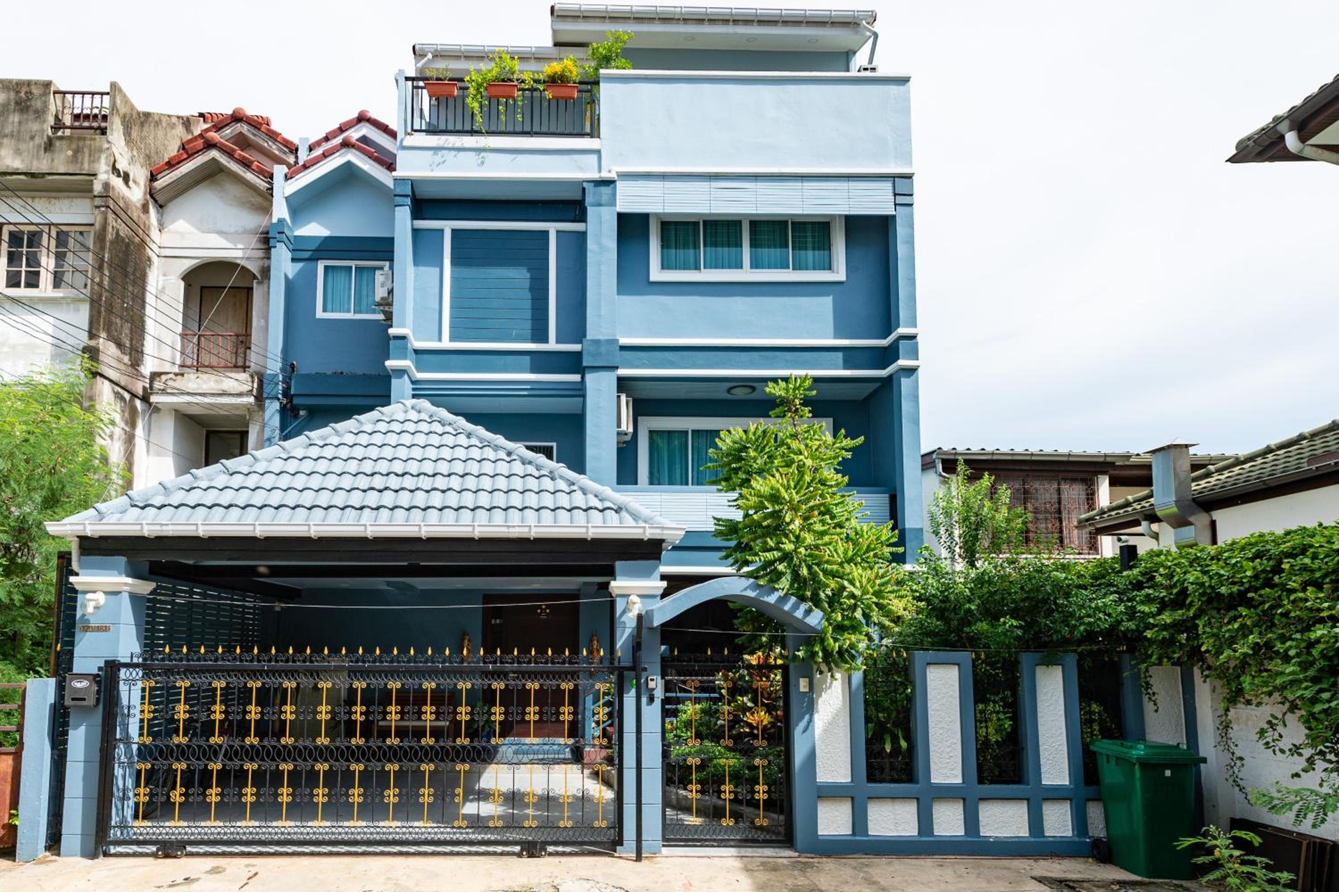 Maneeya Park Residence
