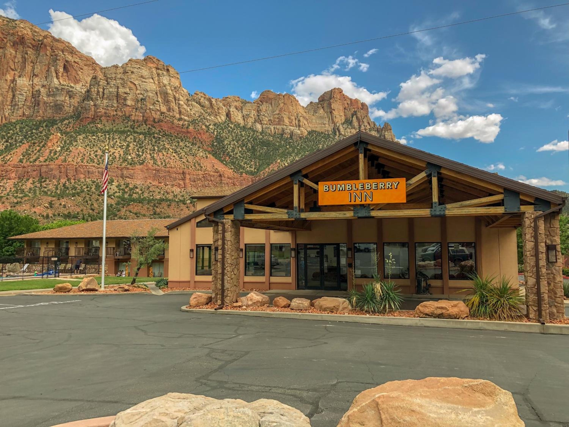 Bumbleberry Inn, Springdale