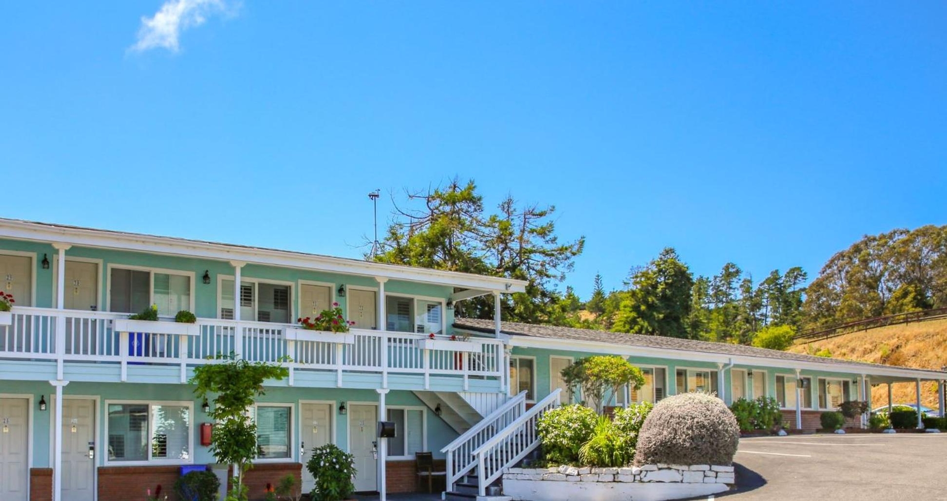 Bluebird Inn, Cambria