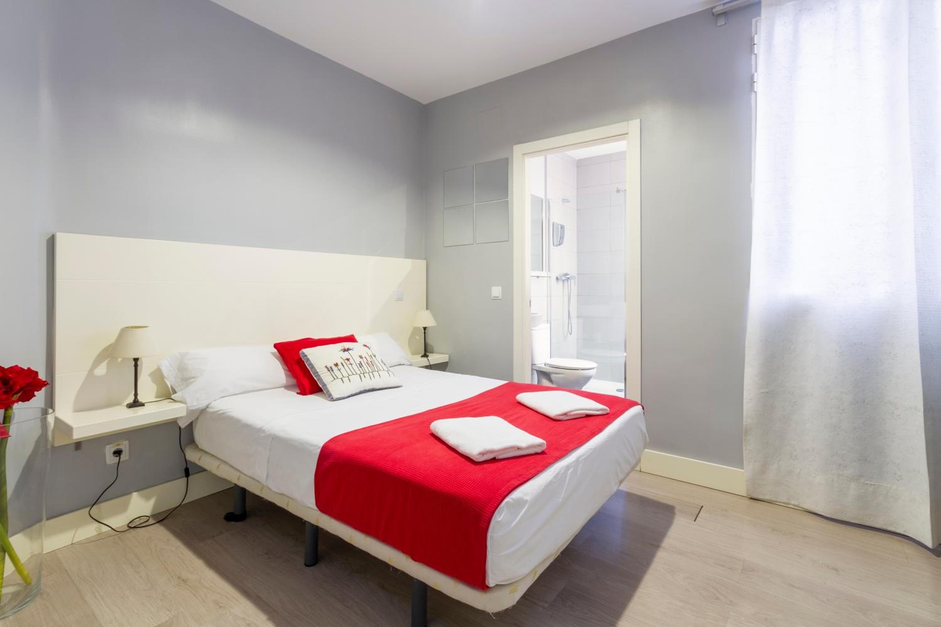 8Rooms Madrid, smart self check-in rooms, Madrid