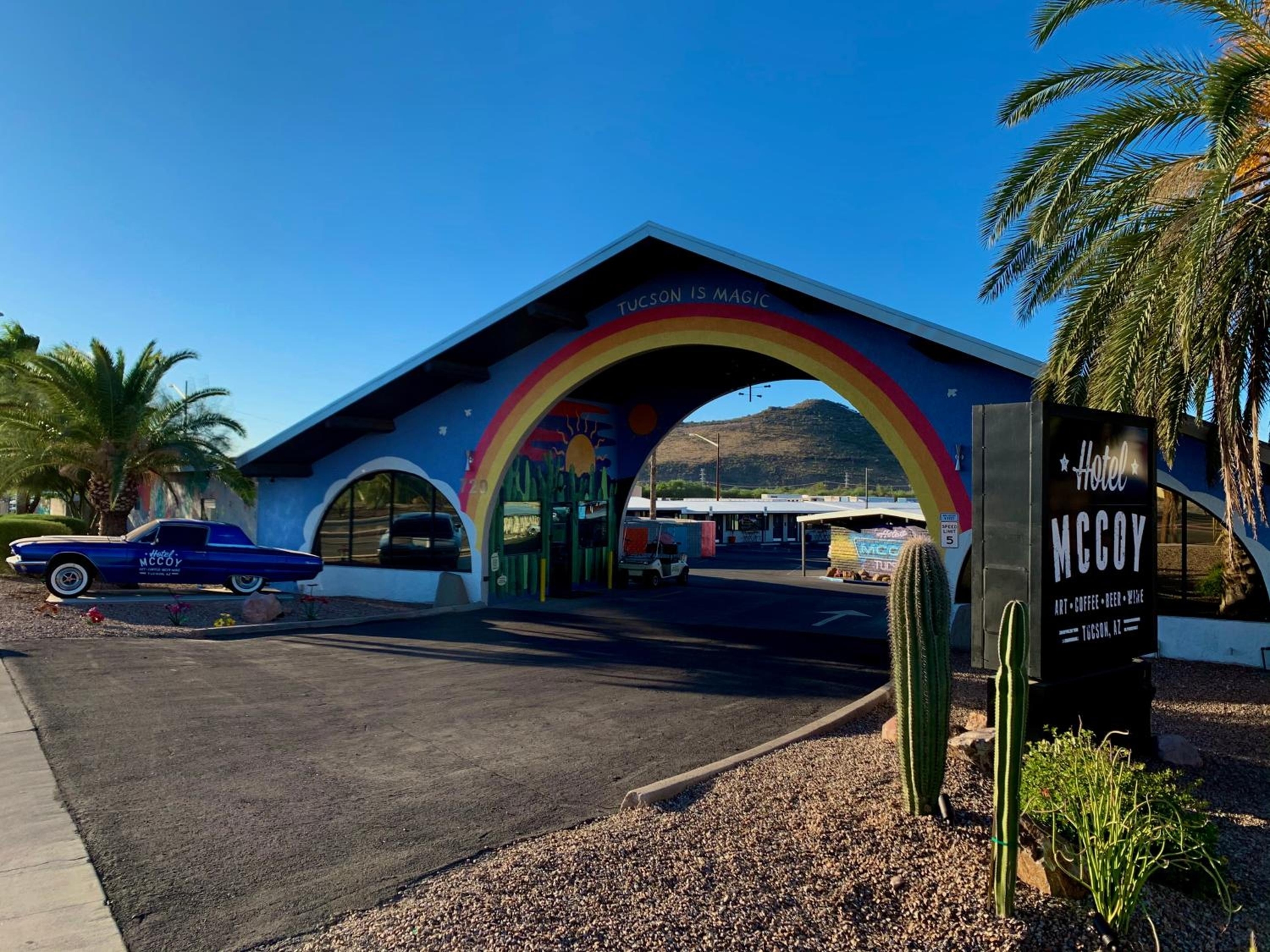 Hotel McCoy Tucson - Art, Coffee, Beer, Wine, Pool, Tucson