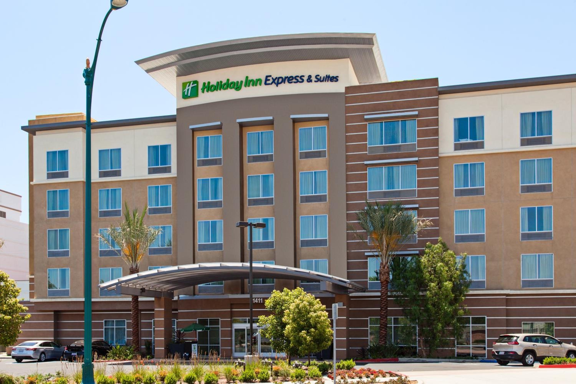 Holiday Inn Express & Suites Anaheim Resort Area by IHG, Anaheim