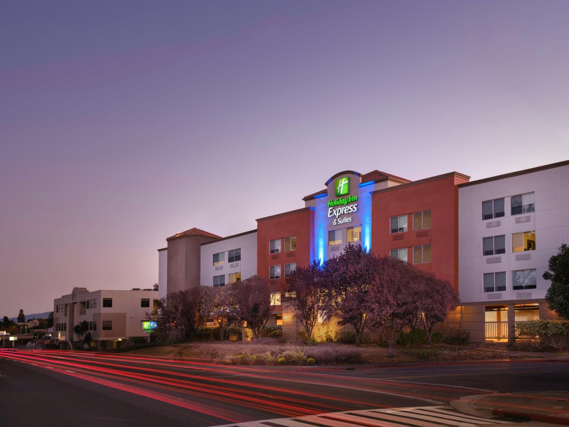 Holiday Inn Express Hotel & Suites Belmont by IHG, Belmont