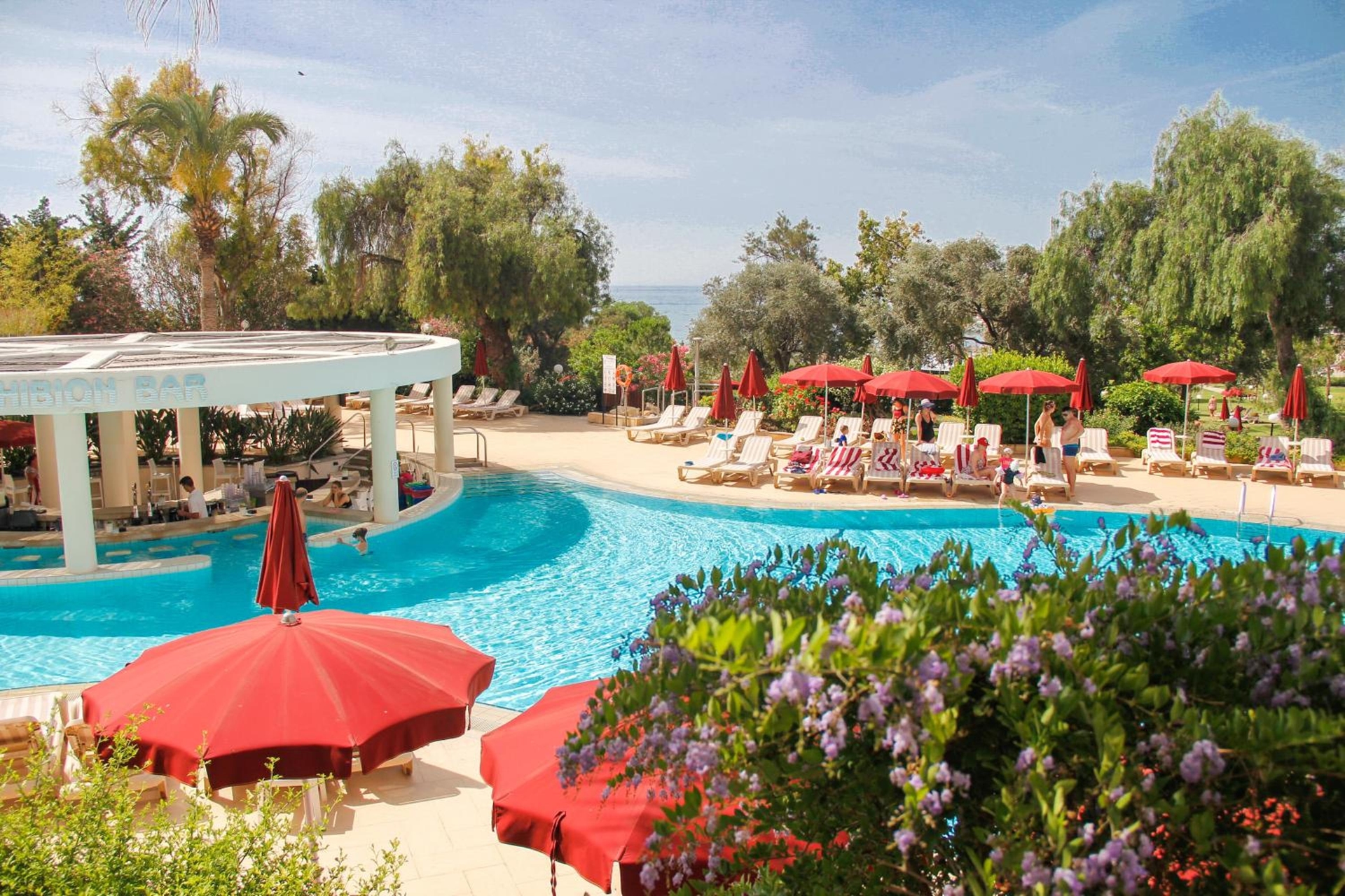 Foto de St Raphael Resort & Marina