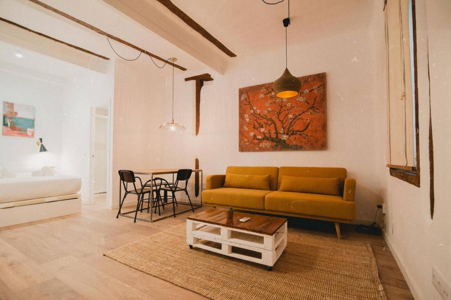 CHARMING DESIGN APARTMENT REINA SOFIA, Madrid
