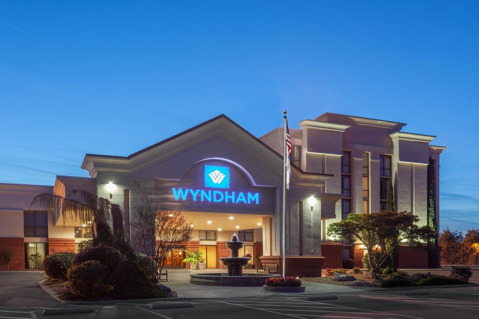 Wyndham Visalia, Visalia