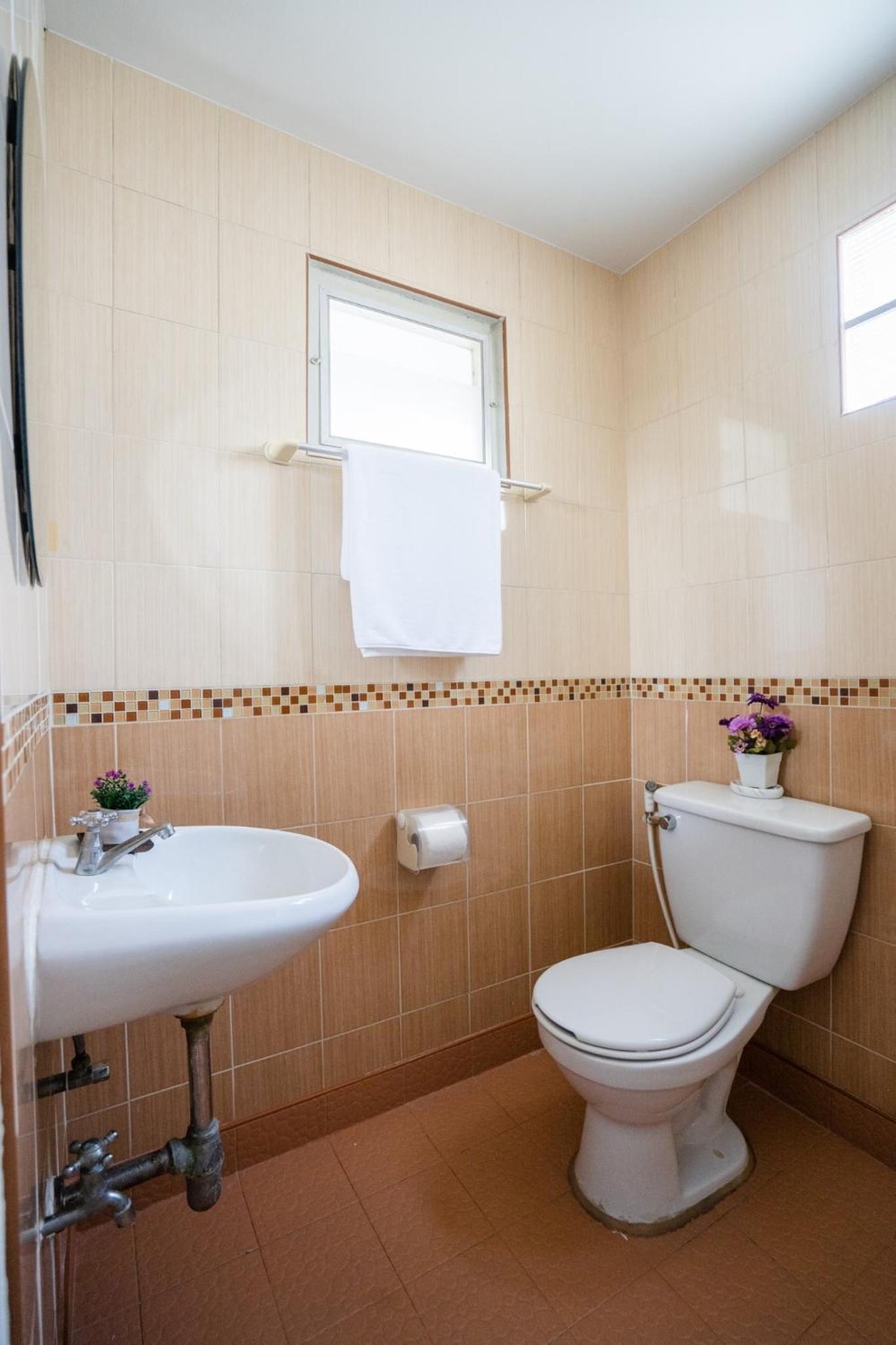 Foto de Burapha Bangsaen Garden Apartment
