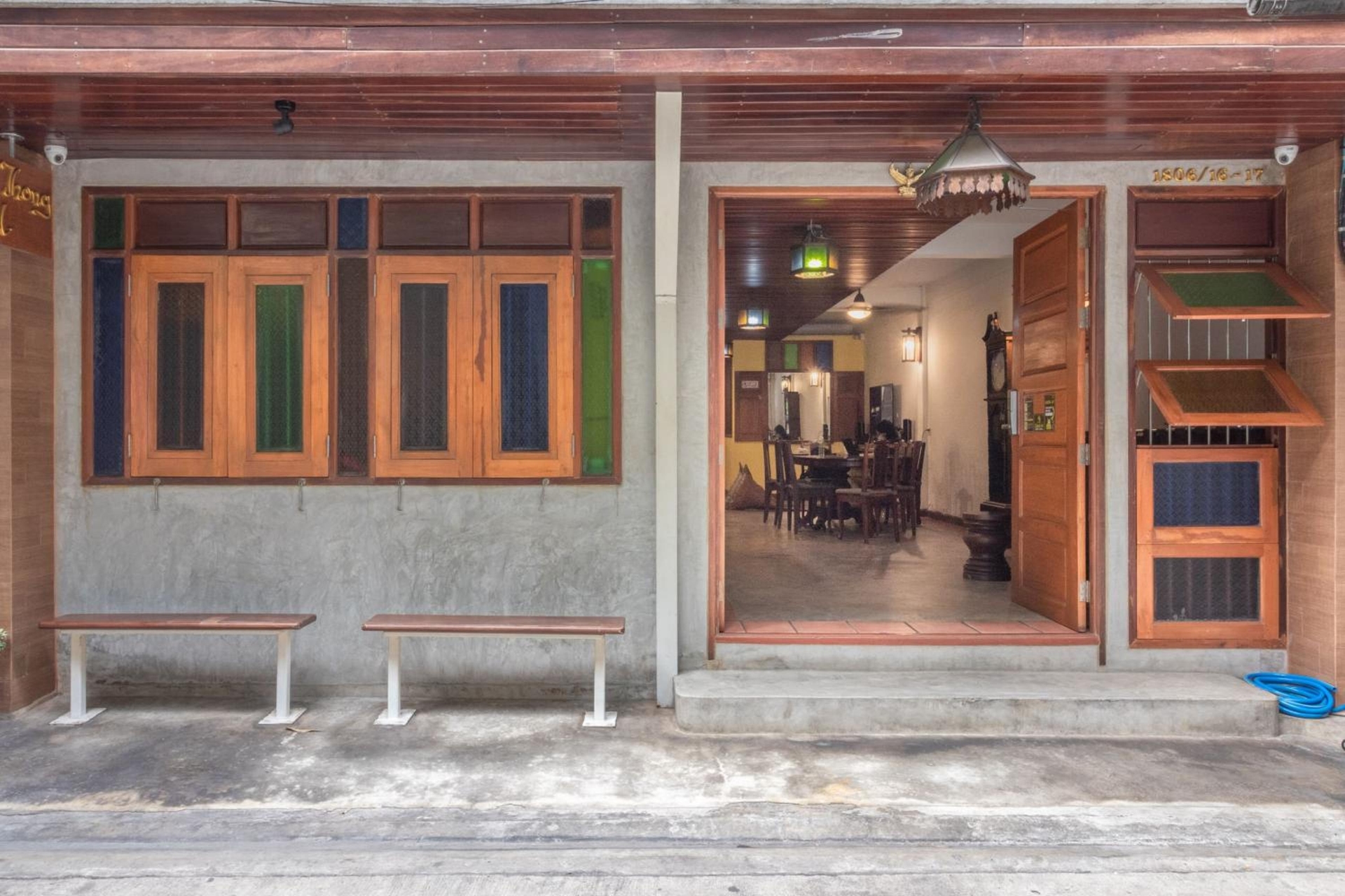 Banthat Thong Hostel