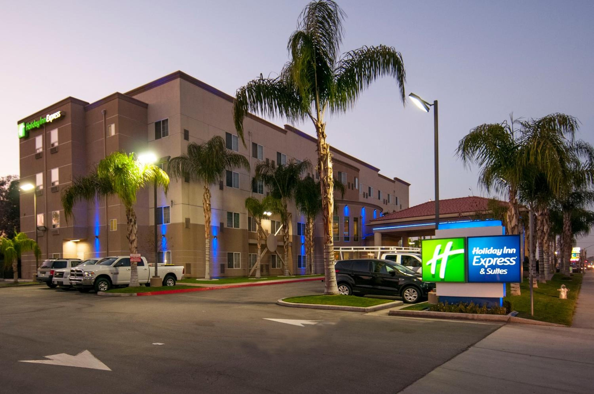 Holiday Inn Express & Suites Bakersfield Central, an IHG Hotel, Bakersfield