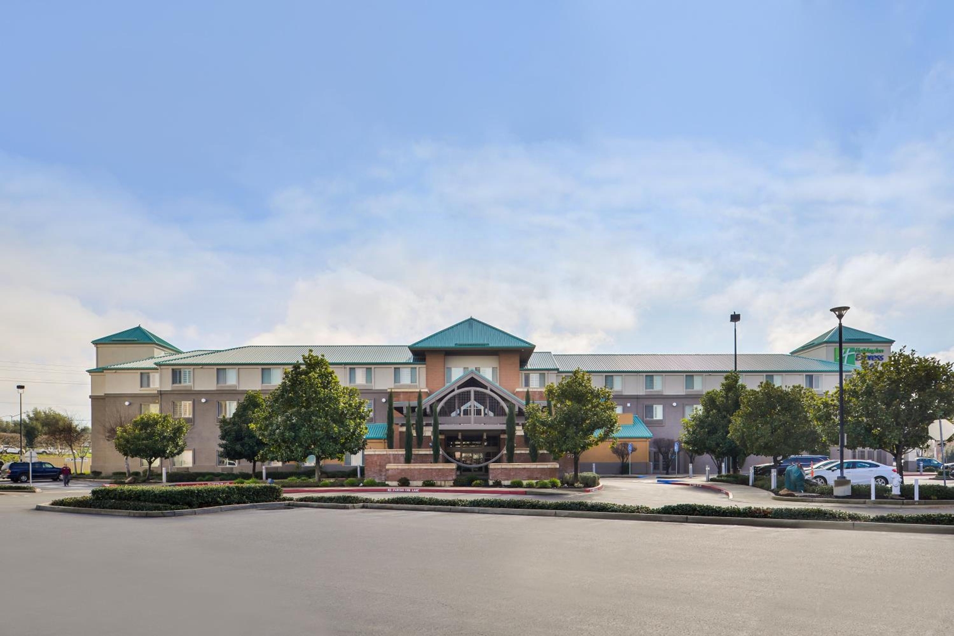 HOLIDAY INN EXPRESS & SUITES ELK GROVE CENTRAL - HWY 99 by IHG, Elk Grove
