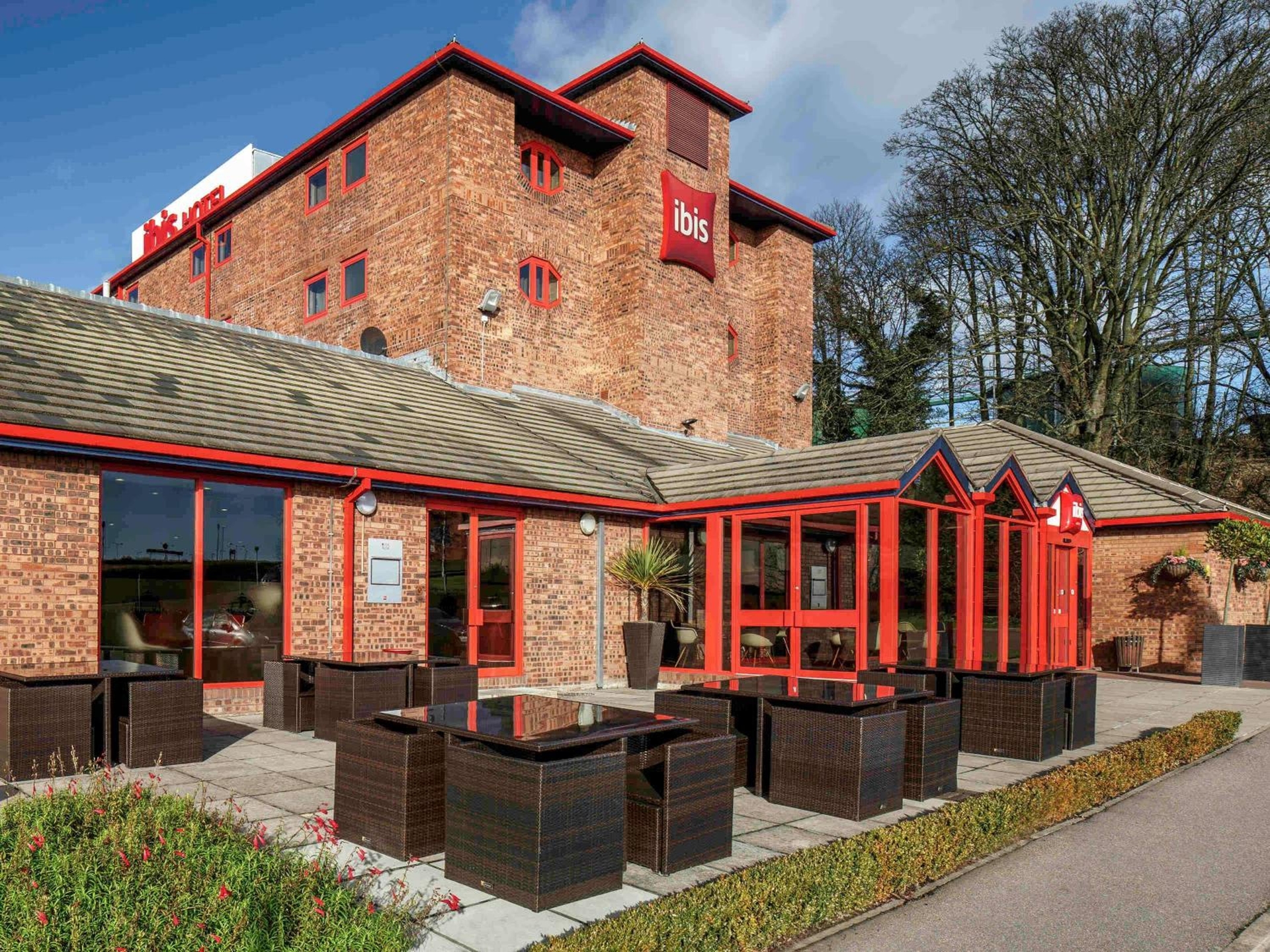Ibis London Luton Airport, Luton